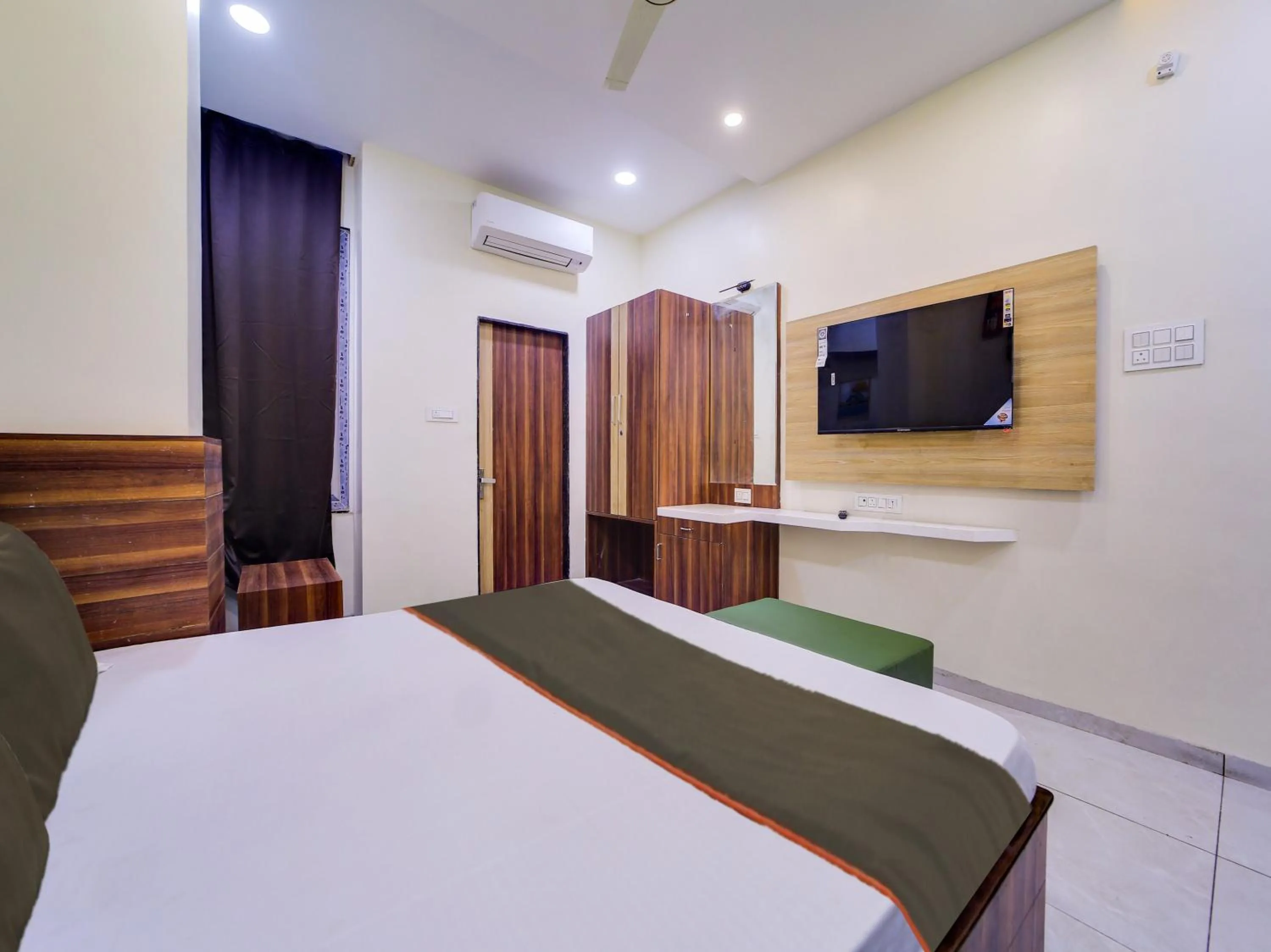 Bedroom, Bed in Hotel O by OYO Shyam Paradise