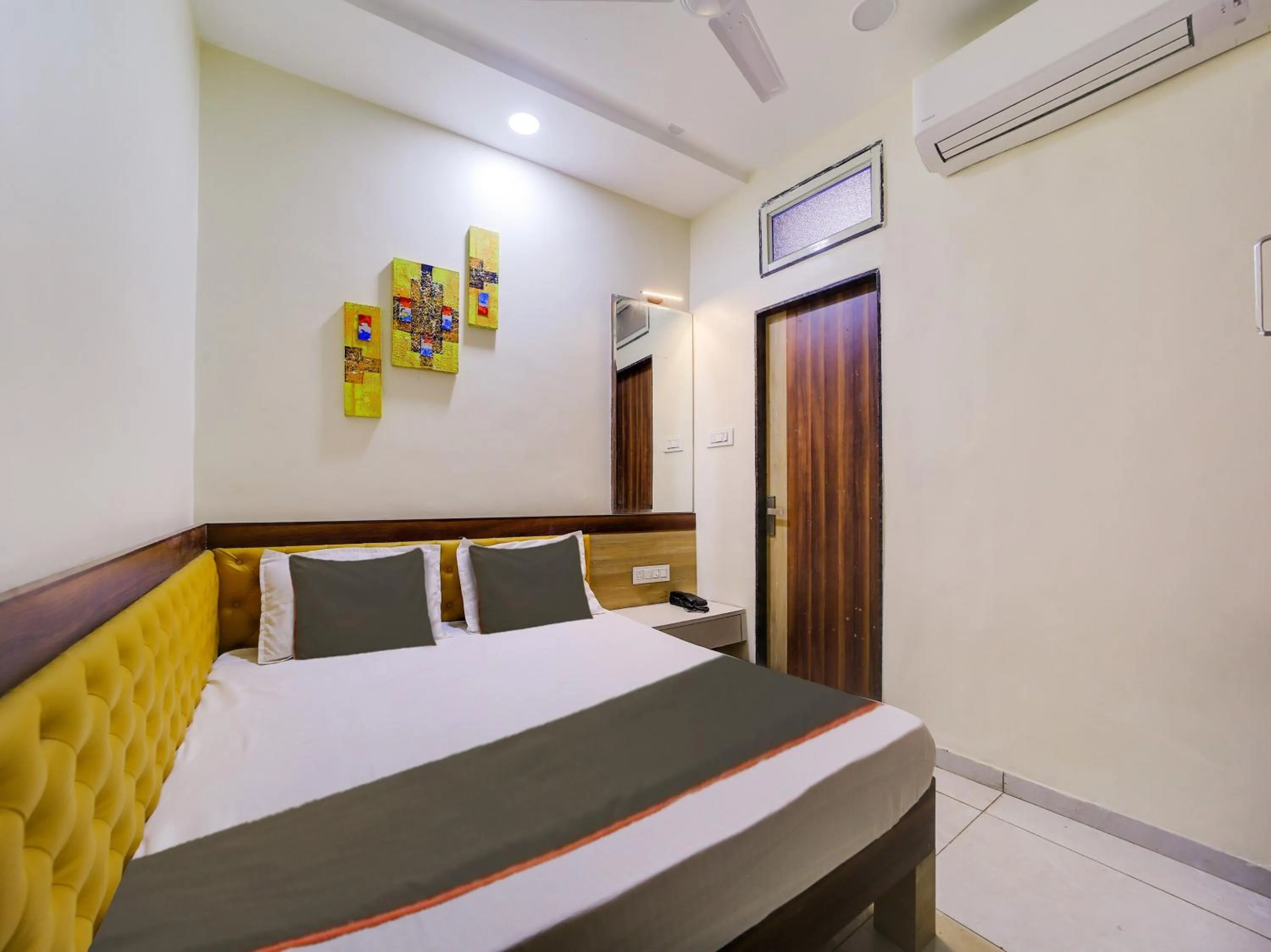Bedroom, Bed in Hotel O by OYO Shyam Paradise