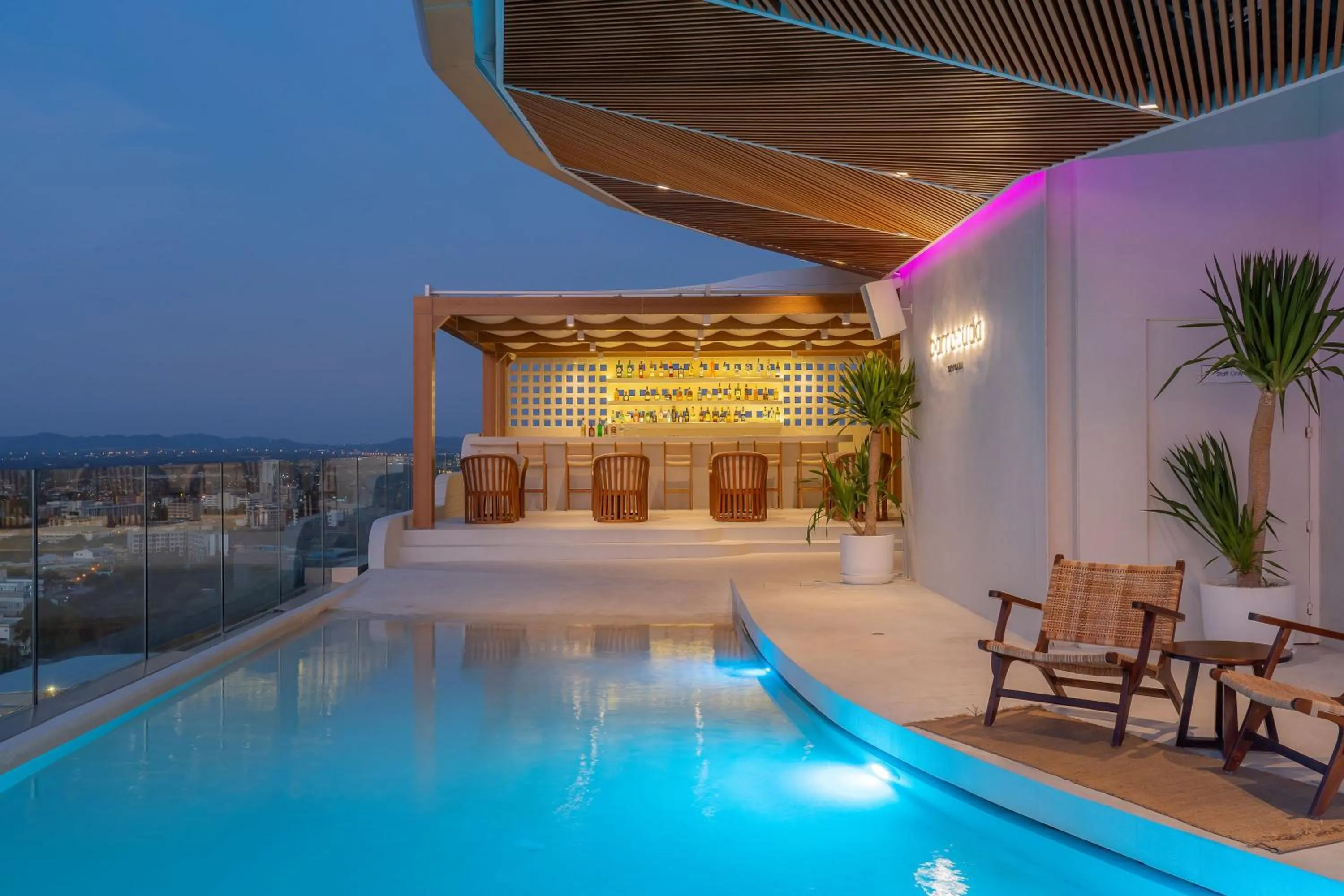 Lounge or bar in Akara Hotel Pattaya