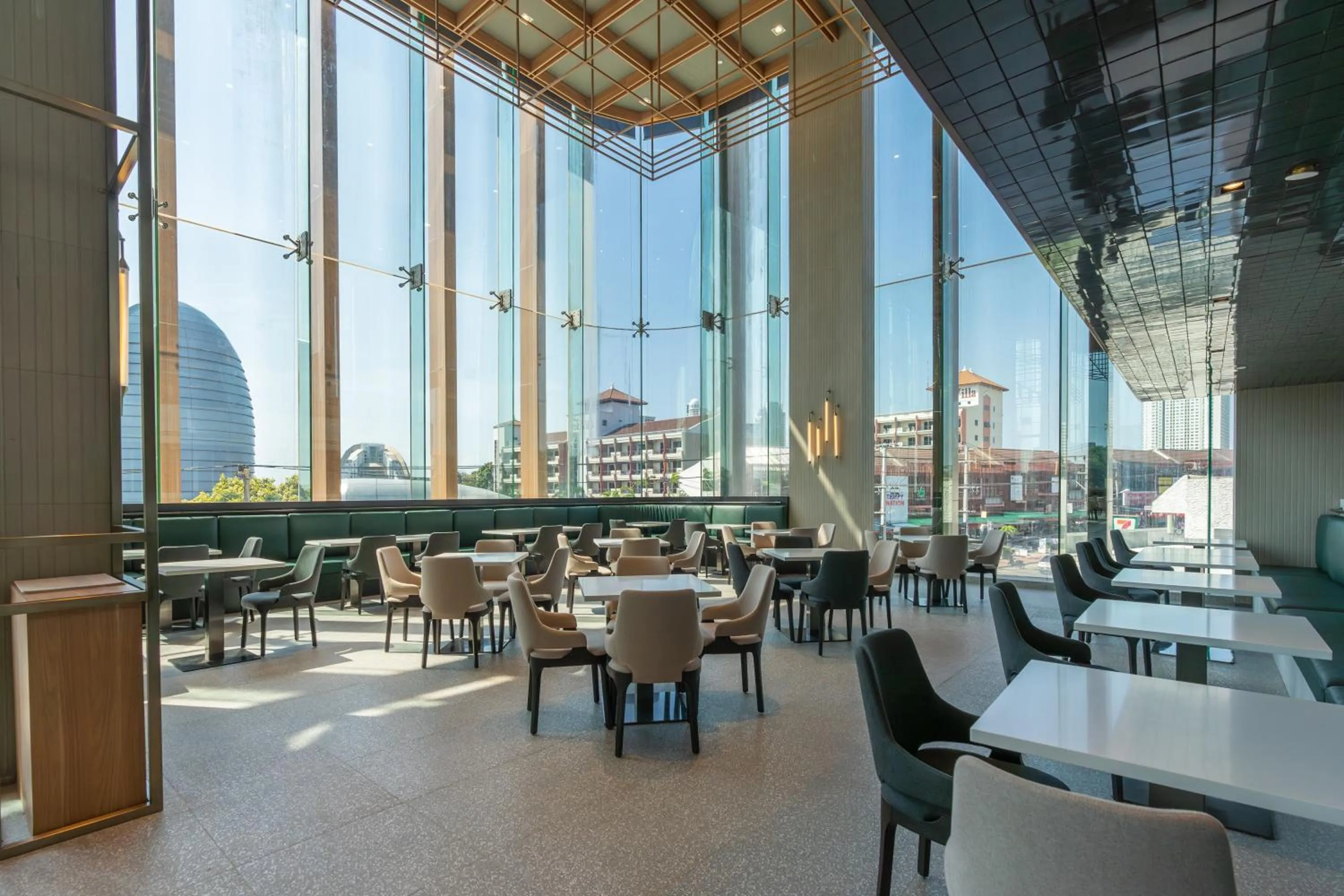 Restaurant/places to eat in Akara Hotel Pattaya