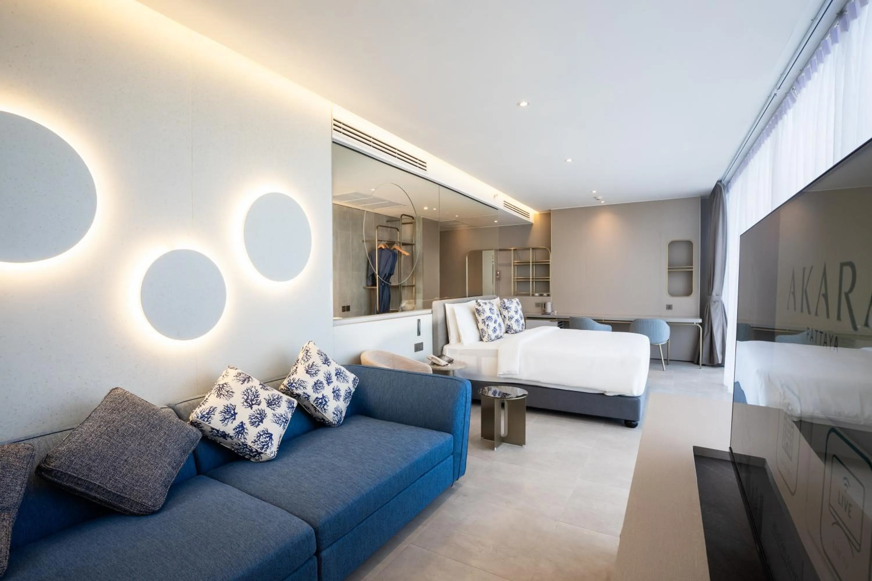 Seating area, Bed in Akara Hotel Pattaya