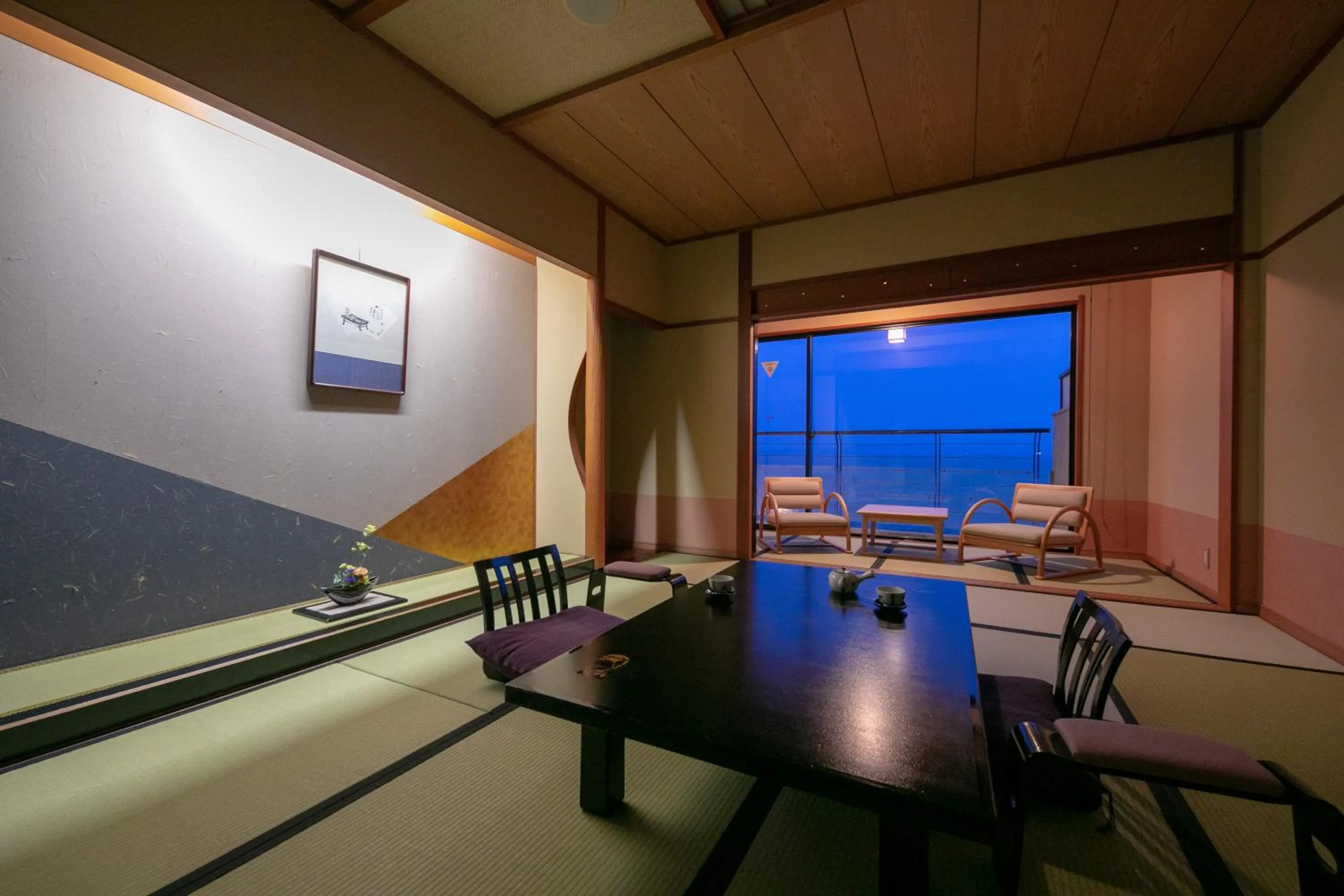 Photo of the whole room in Genjiko