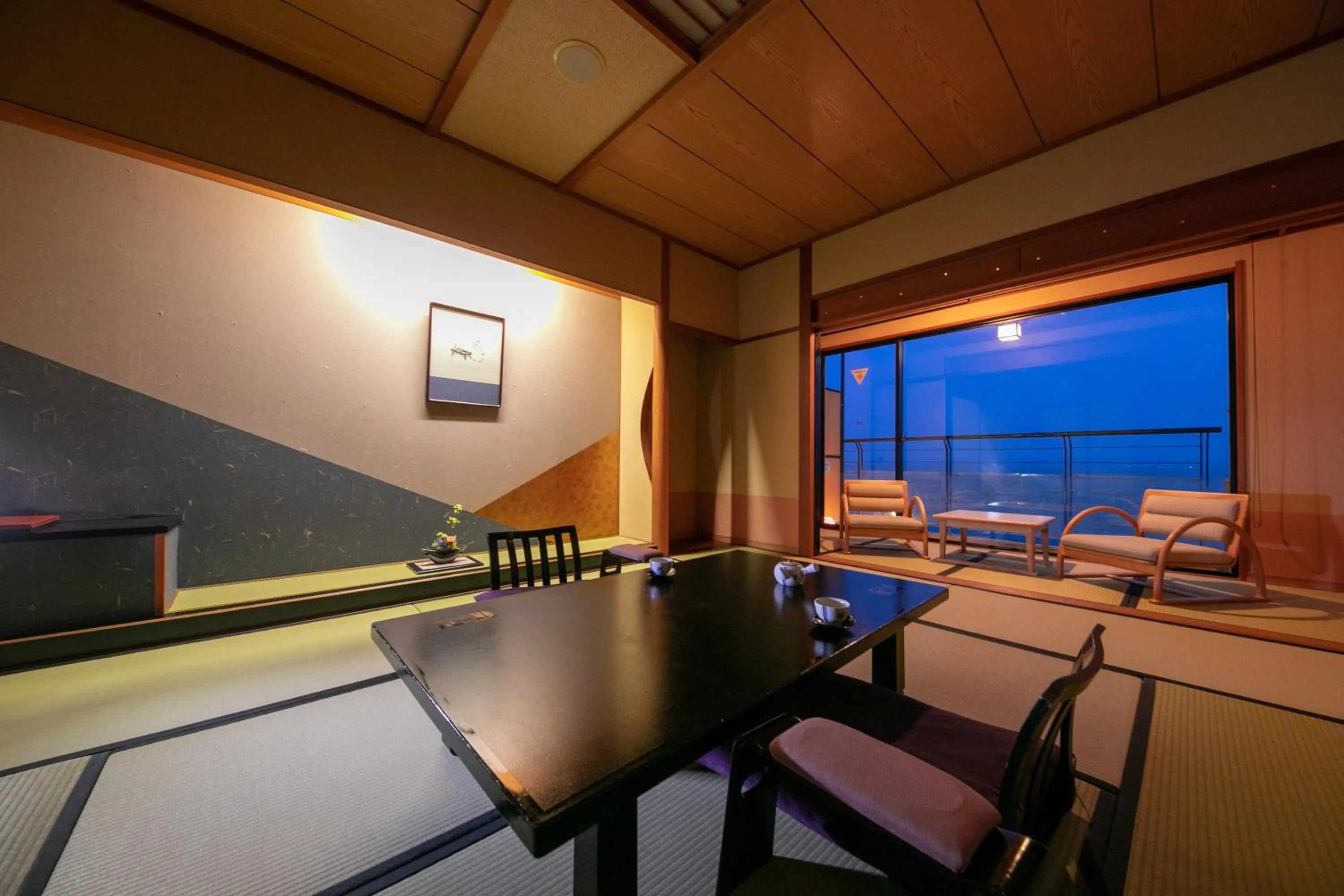 Photo of the whole room in Genjiko