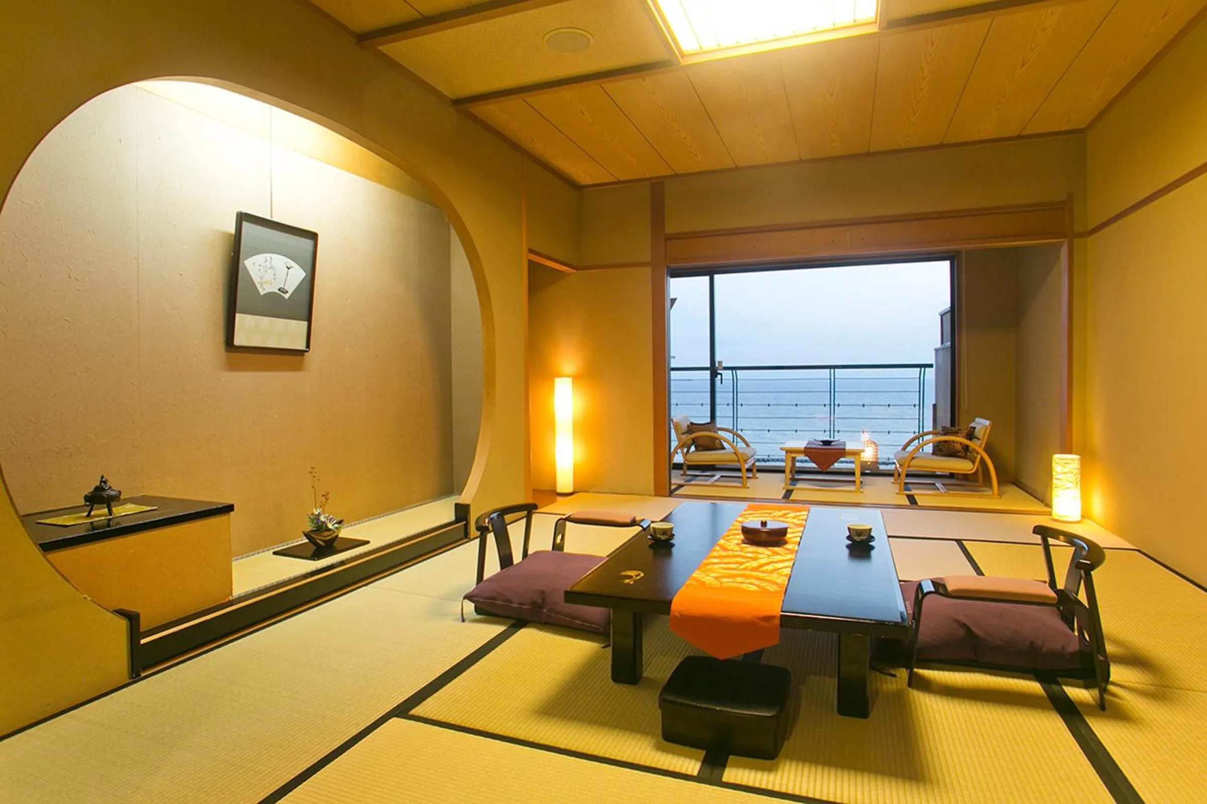 Photo of the whole room in Genjiko