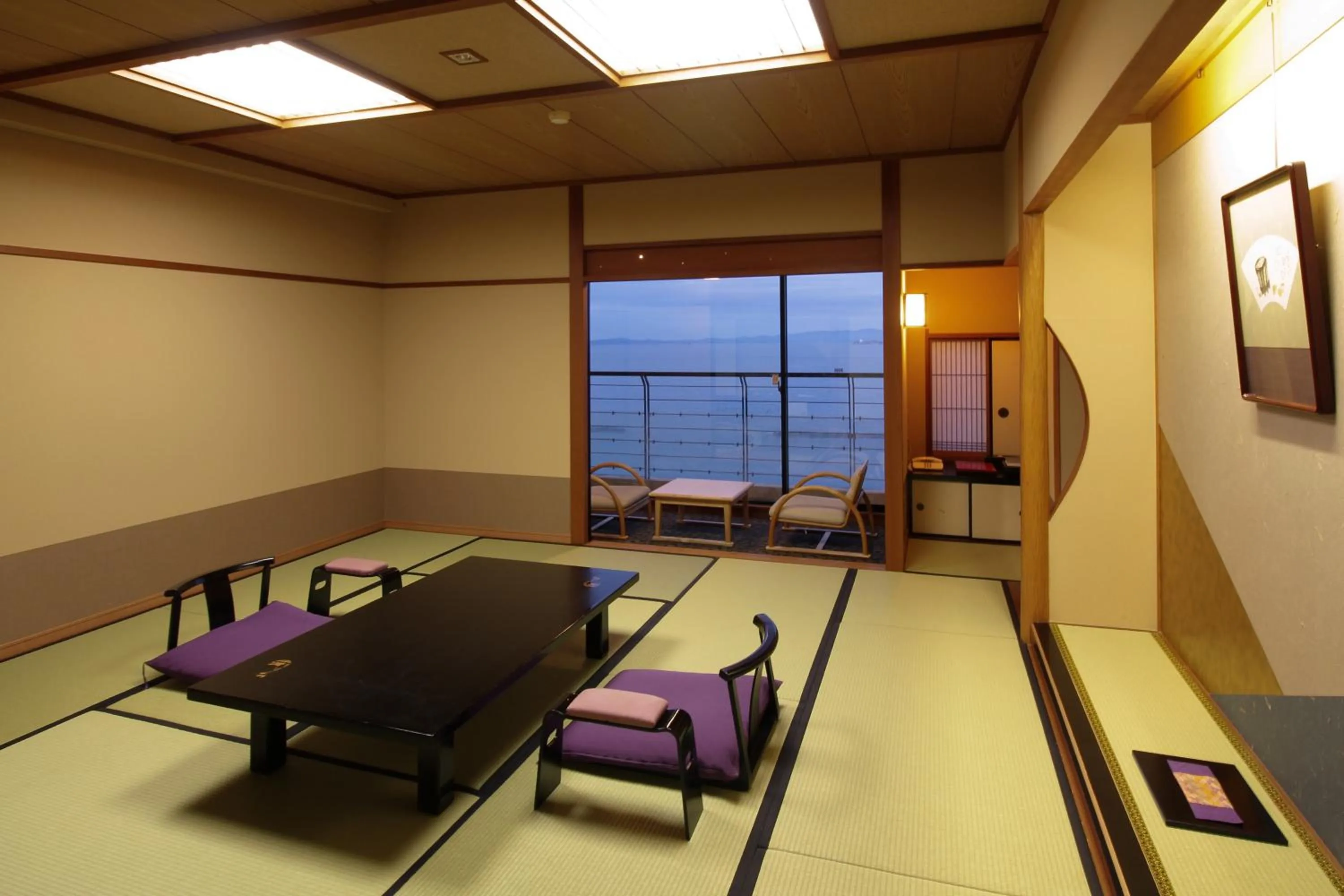 Photo of the whole room in Genjiko