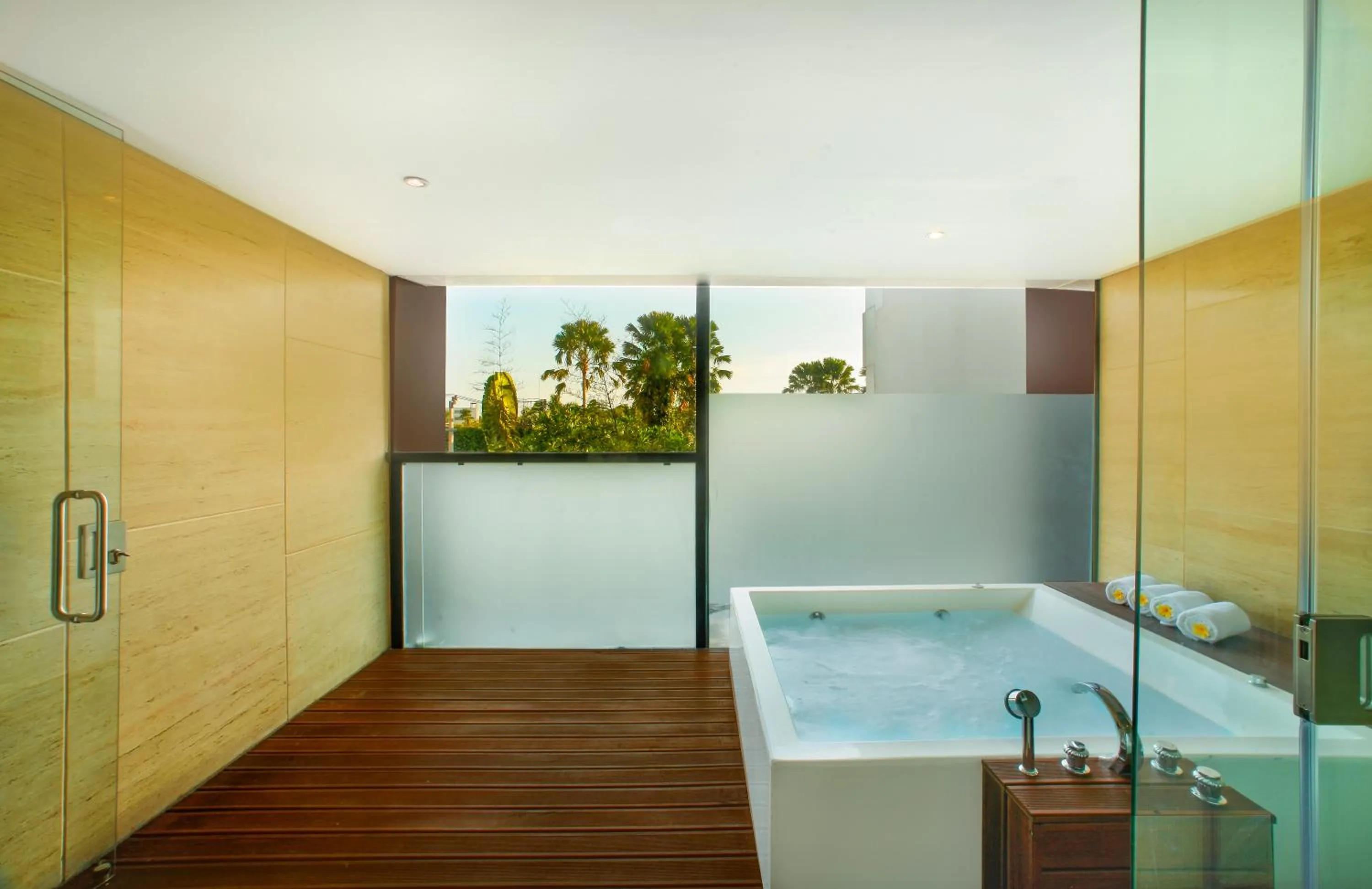 Balcony/Terrace in de Vins Sky Hotel Seminyak