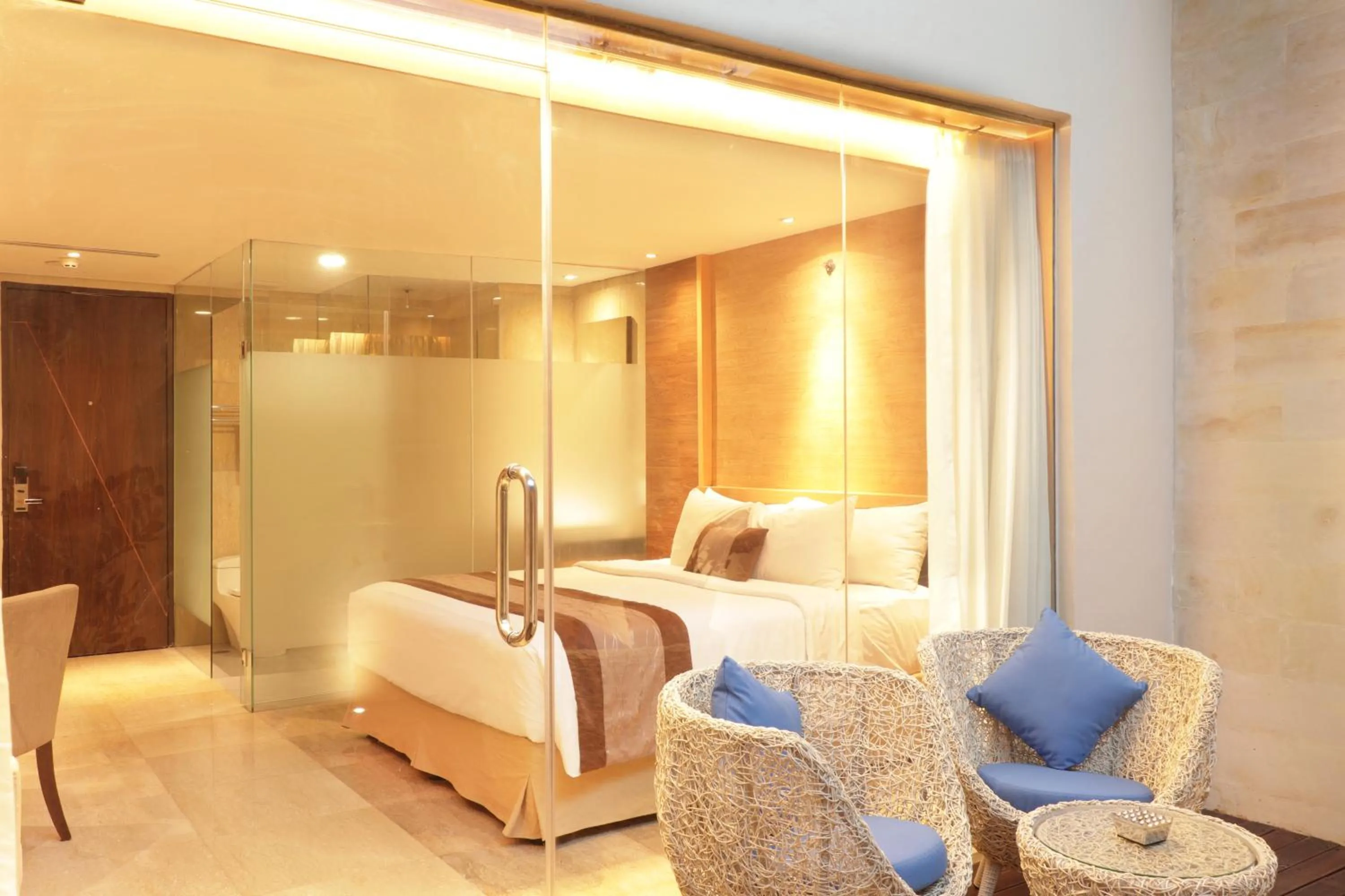 Seating area, Bed in de Vins Sky Hotel Seminyak