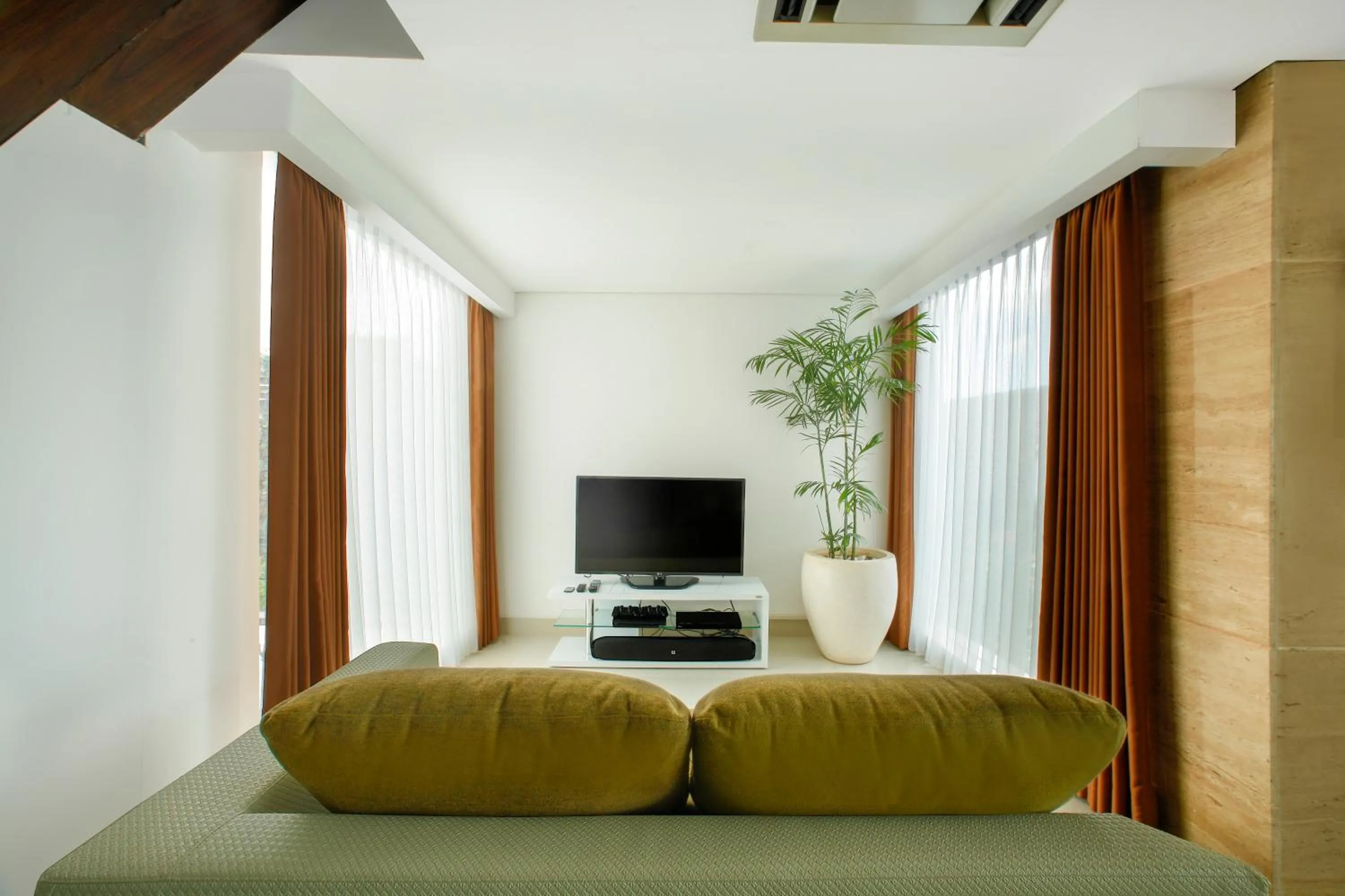 Communal lounge/ TV room in de Vins Sky Hotel Seminyak