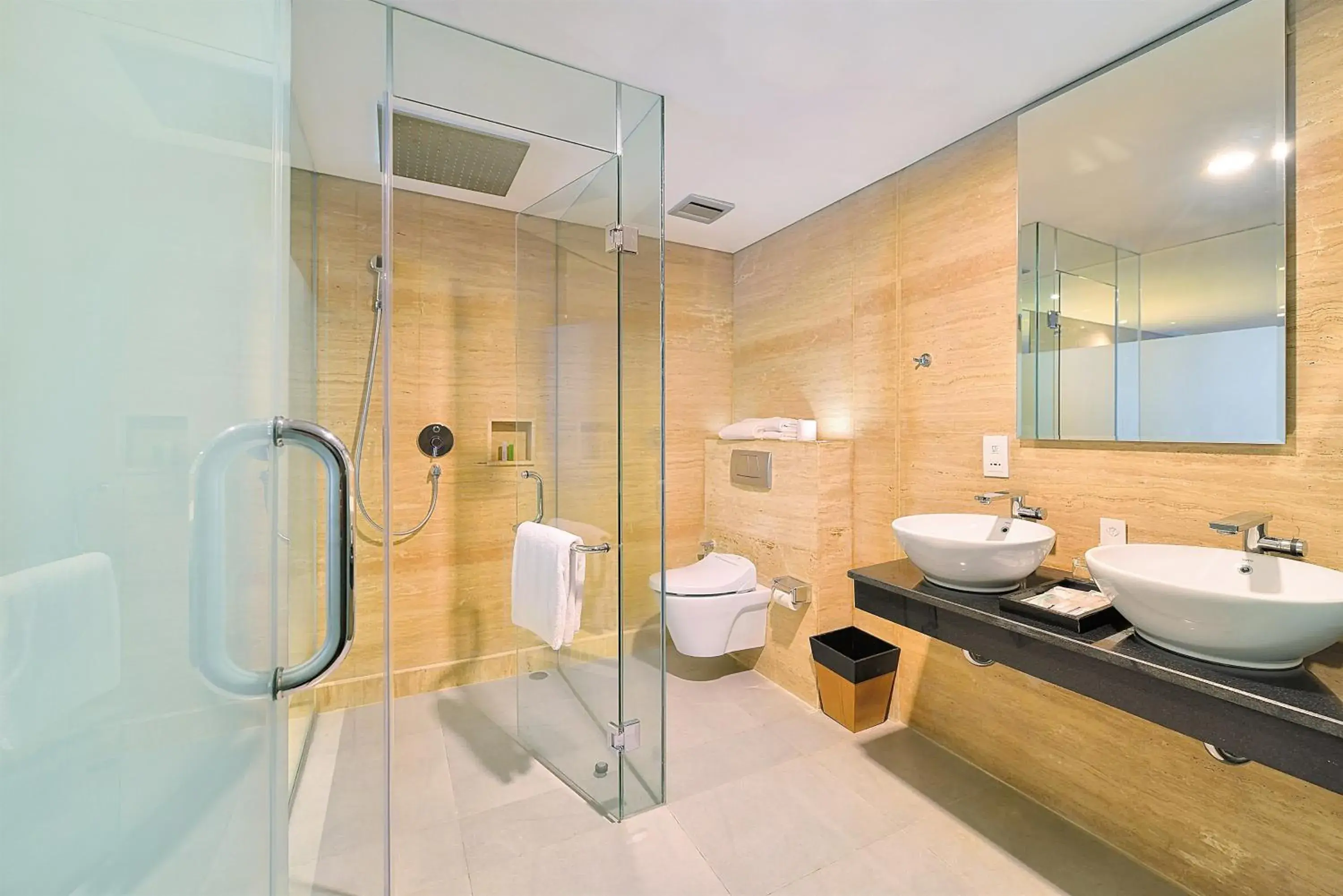 Bathroom in de Vins Sky Hotel Seminyak Bathroom in de Vins Sky Hotel Seminyak