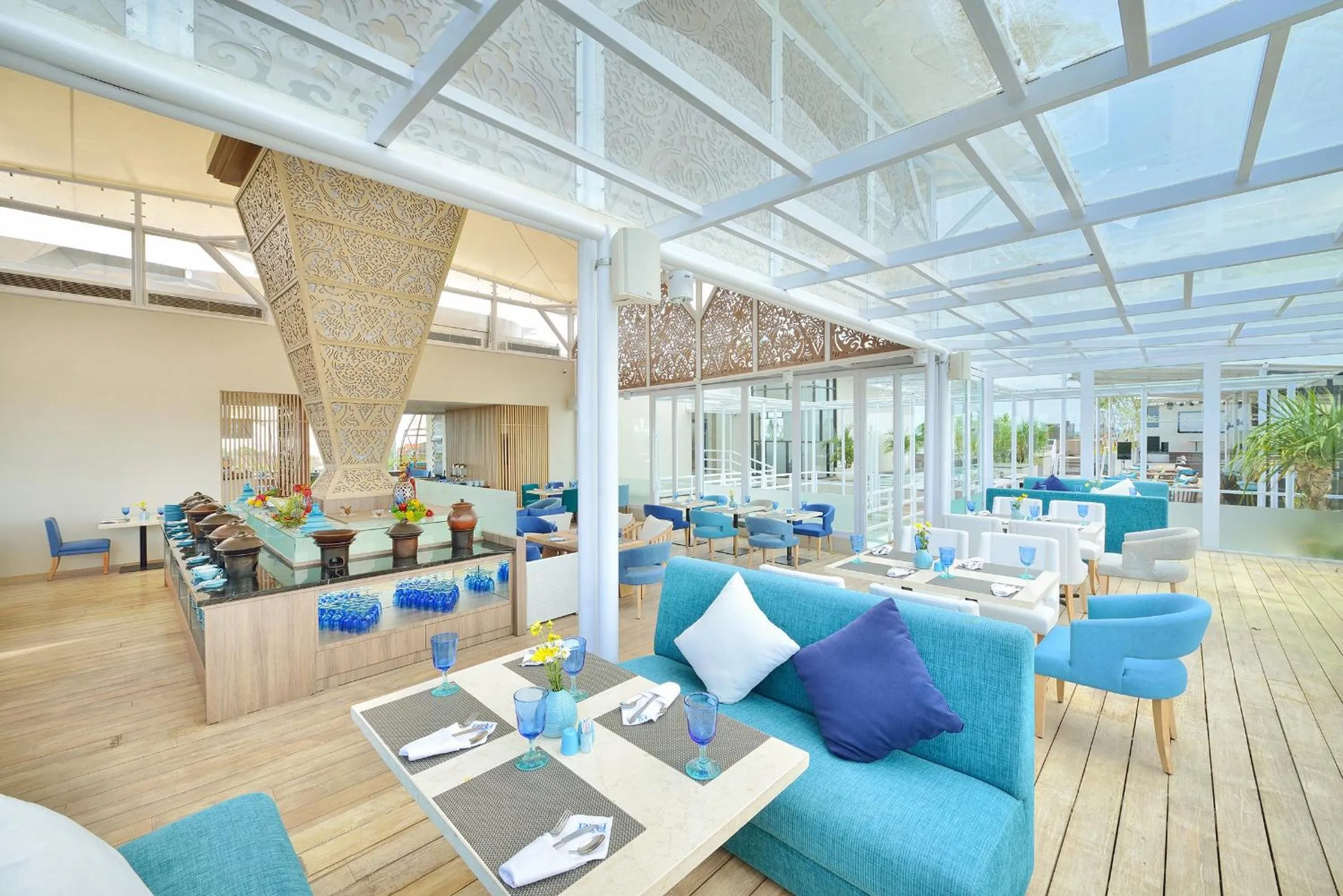 Restaurant/places to eat in de Vins Sky Hotel Seminyak