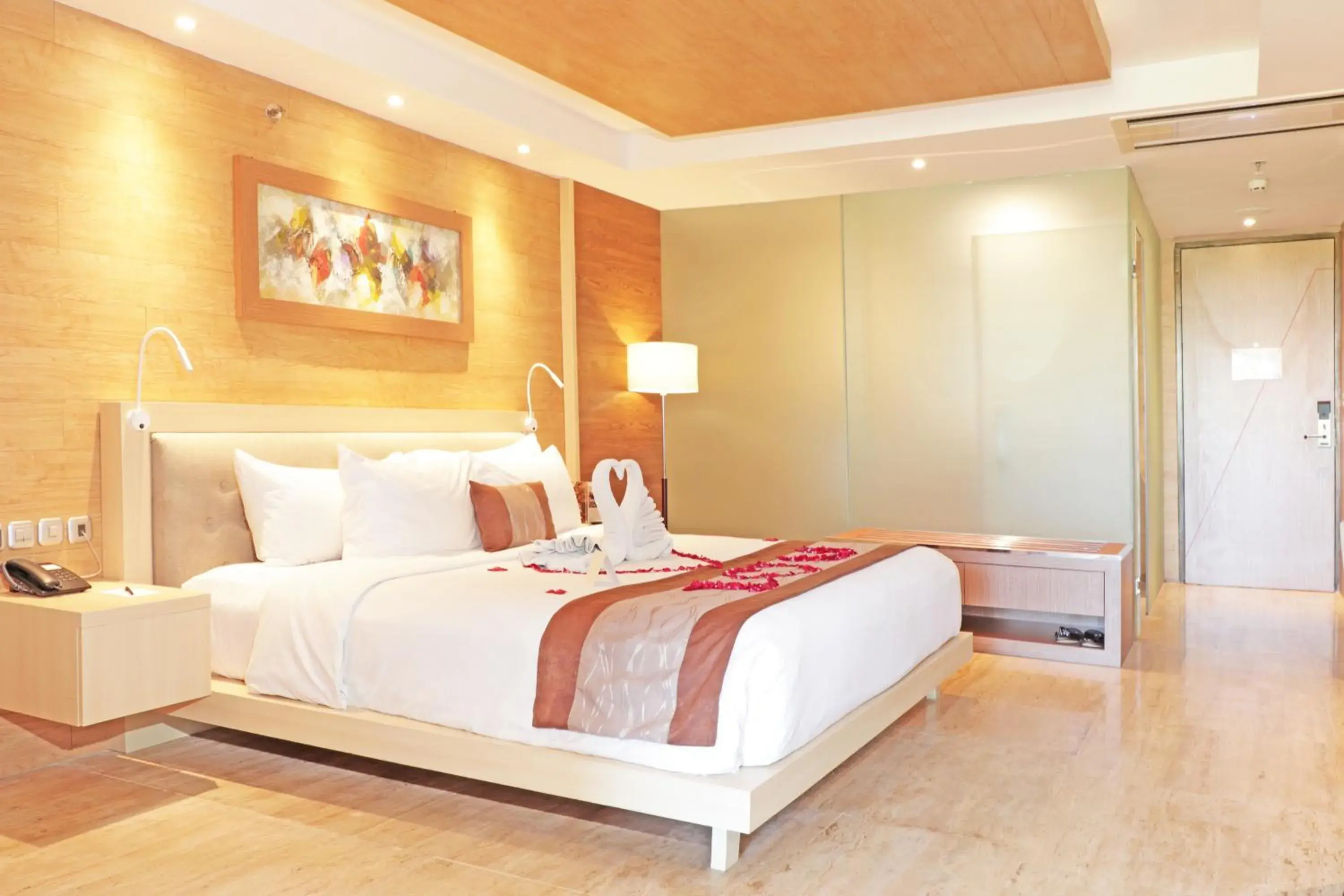 Bedroom, Bed in de Vins Sky Hotel Seminyak Bedroom, Bed in de Vins Sky Hotel Seminyak