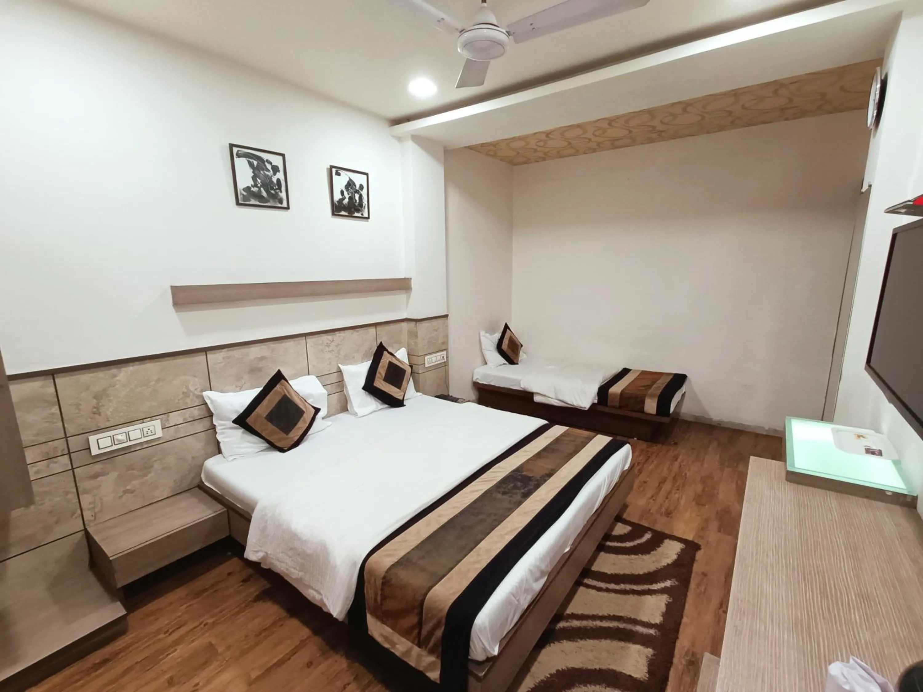 View (from property/room), Bed in Hotel City Inn