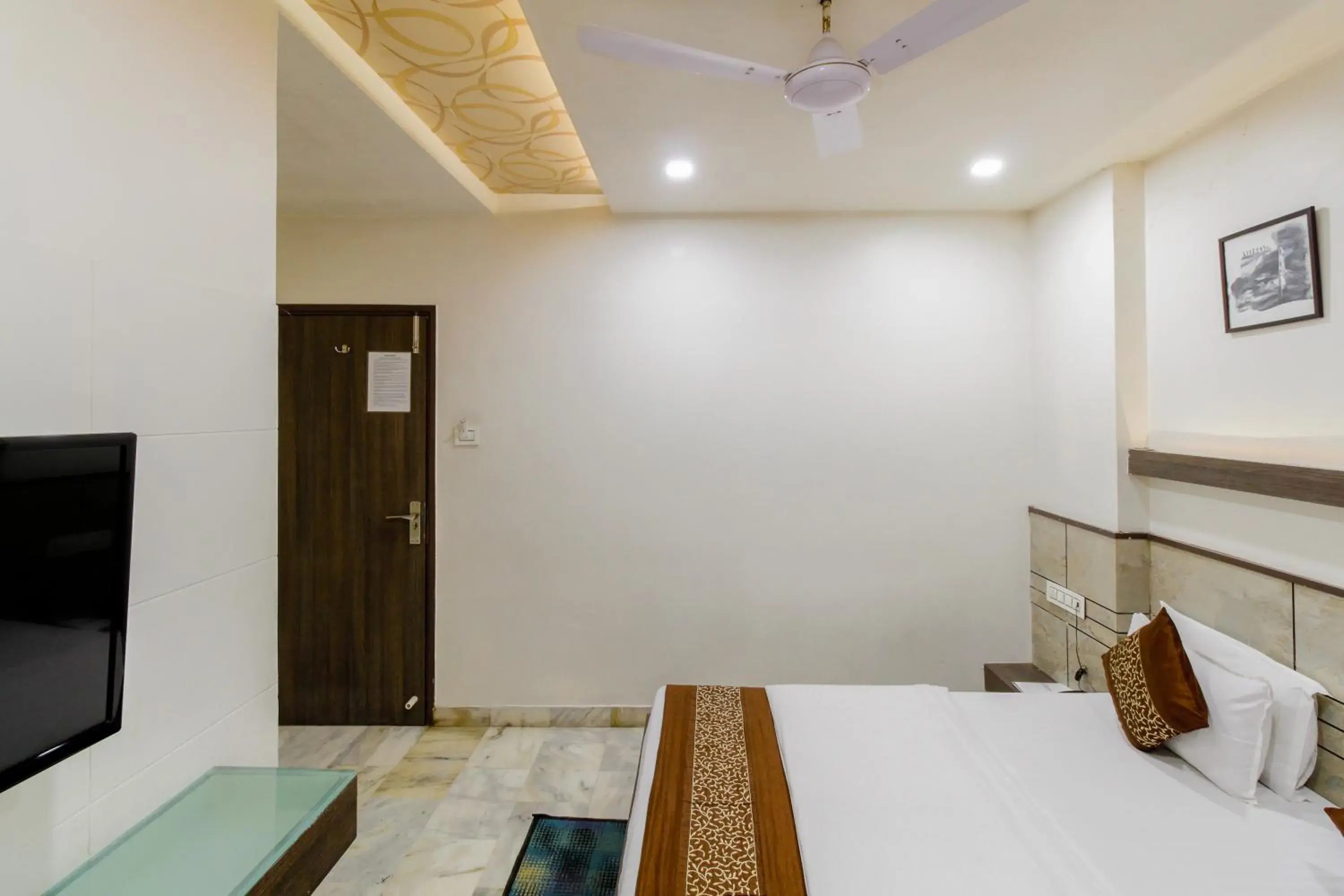 Photo of the whole room, Bed in Hotel City Inn Photo of the whole room, Bed in Hotel City Inn