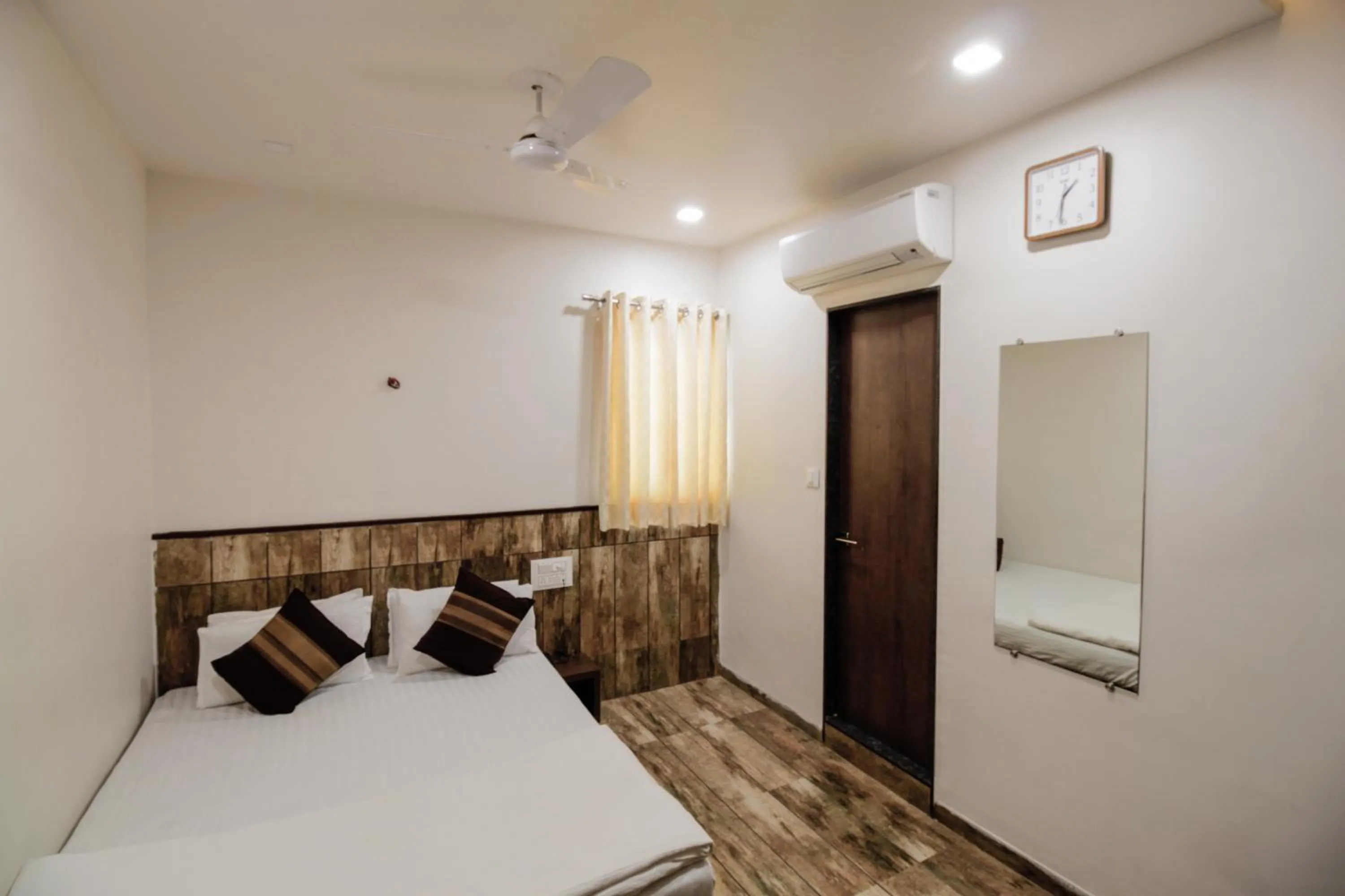 Photo of the whole room, Bed in Hotel City Inn