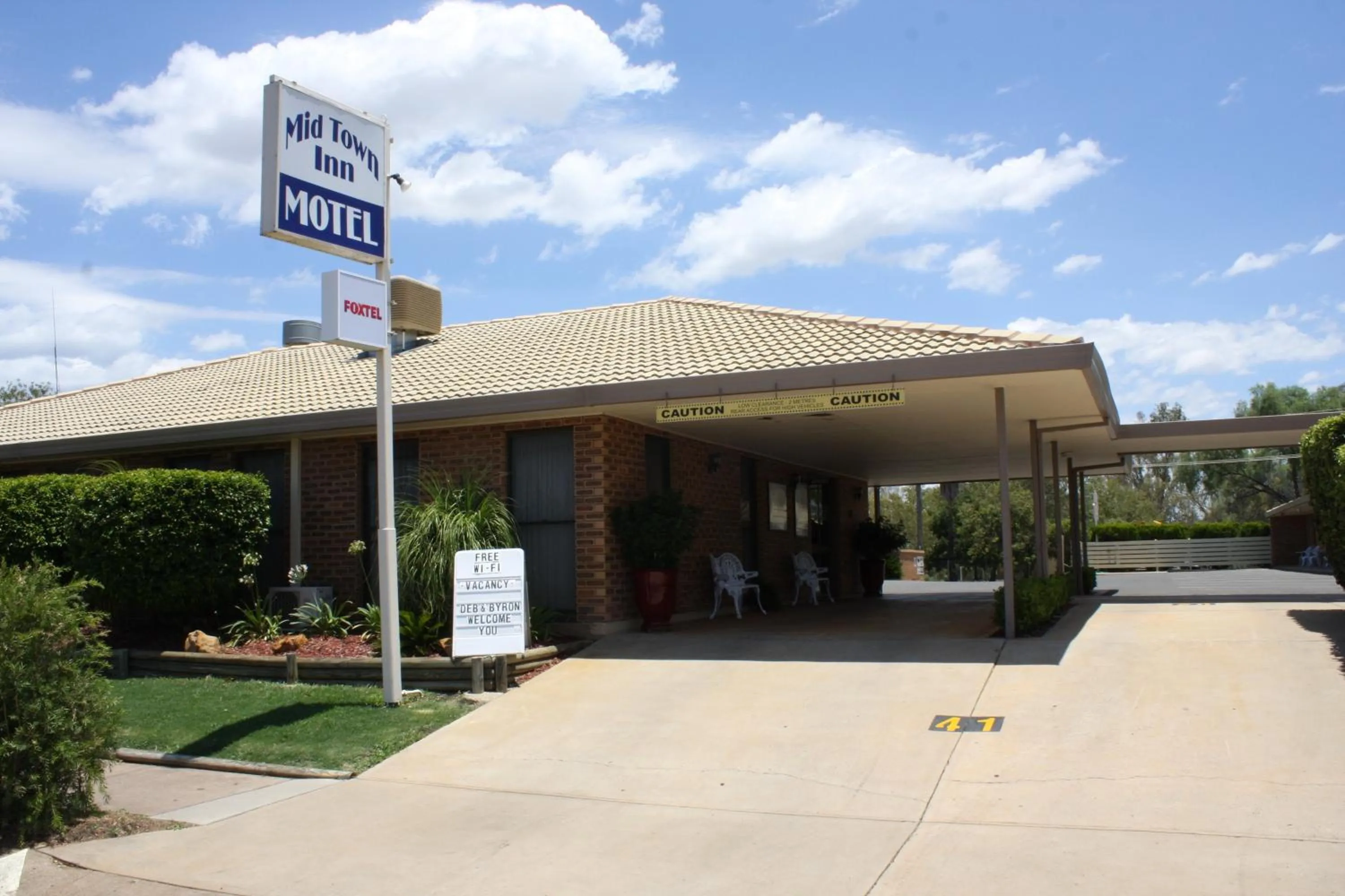 Property building in Mid Town Inn Narrabri