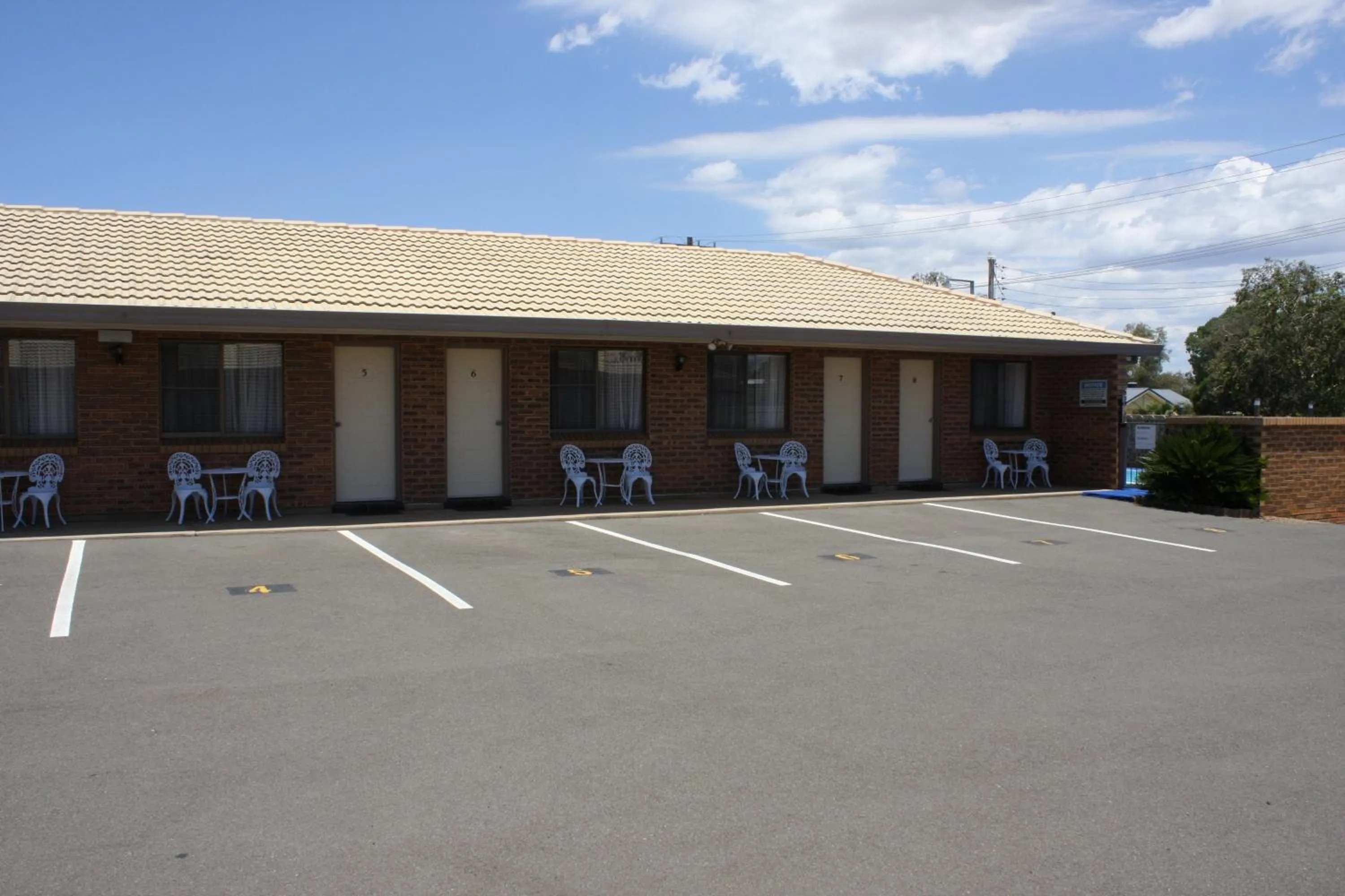 Property building in Mid Town Inn Narrabri