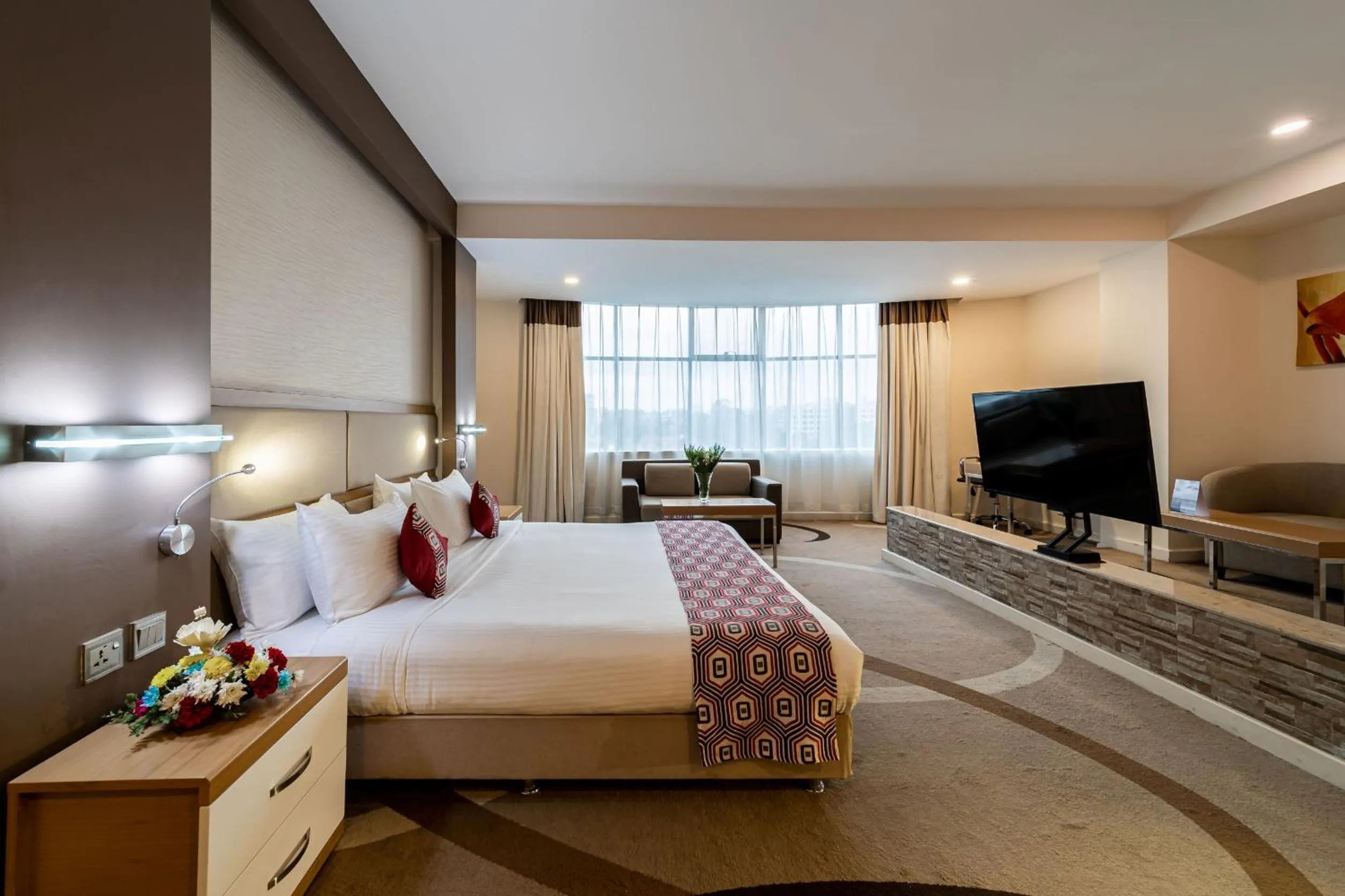 Communal lounge/ TV room, Bed in PrideInn Azure Hotel Nairobi Westlands