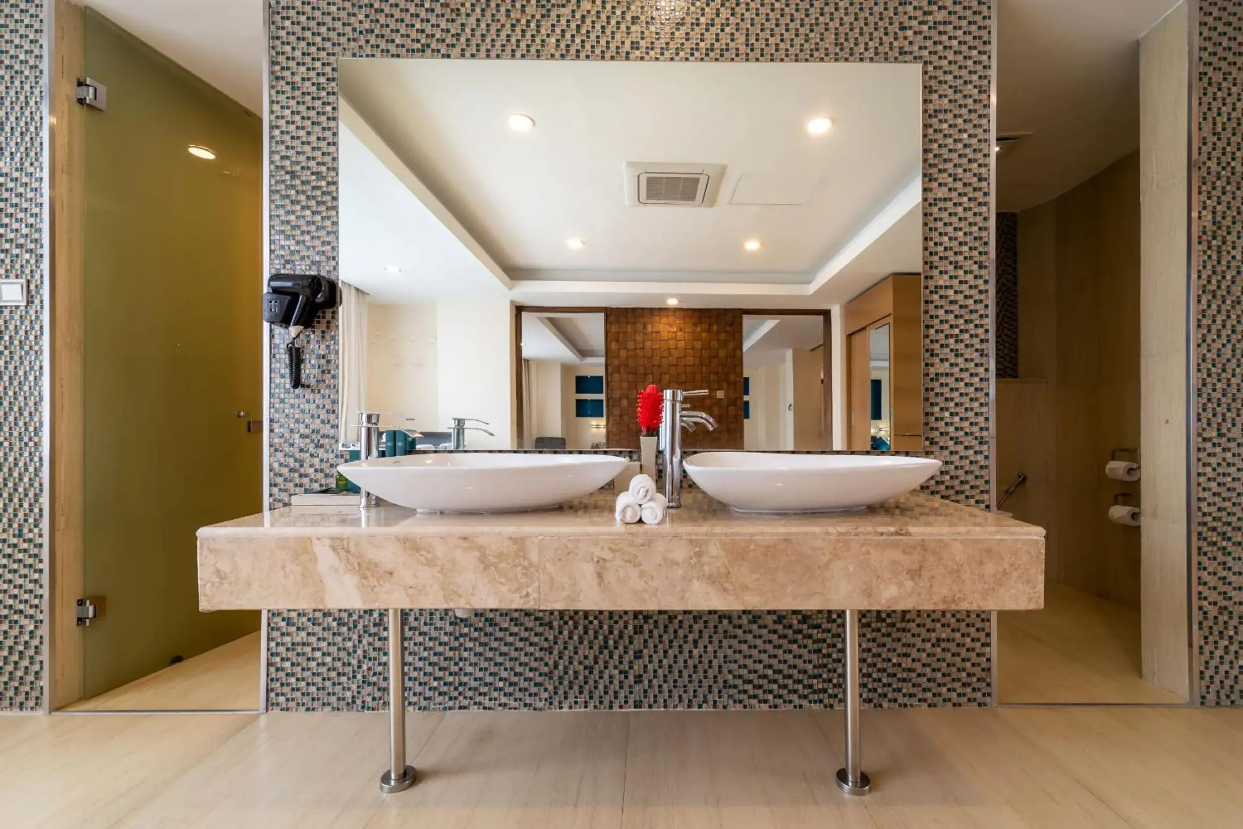 Shower in PrideInn Azure Hotel Nairobi Westlands Shower in PrideInn Azure Hotel Nairobi Westlands