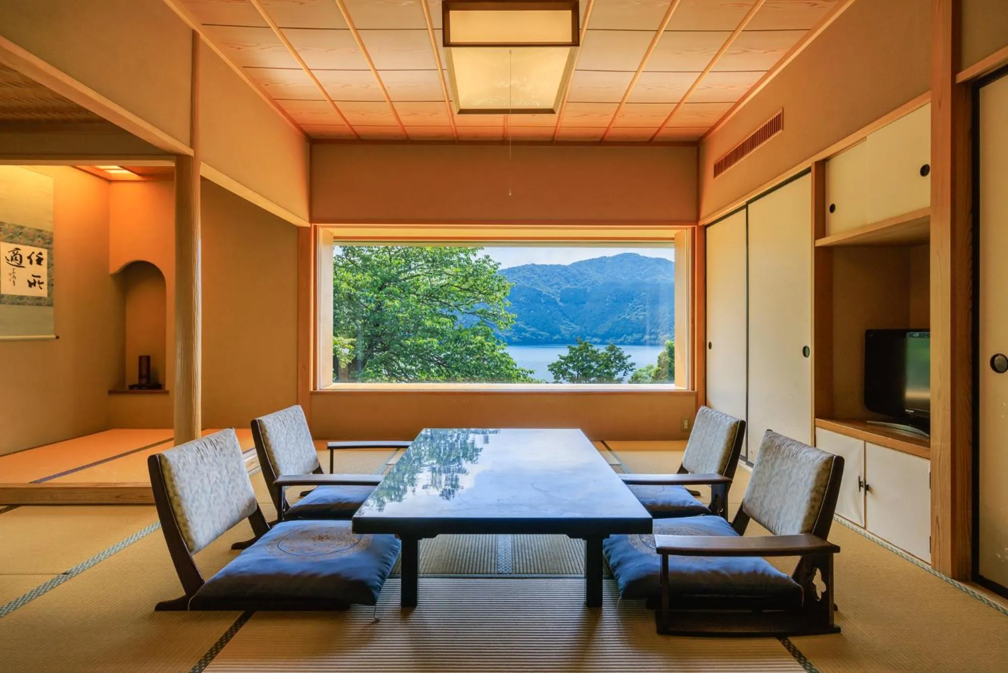 Photo of the whole room in Ryuguden