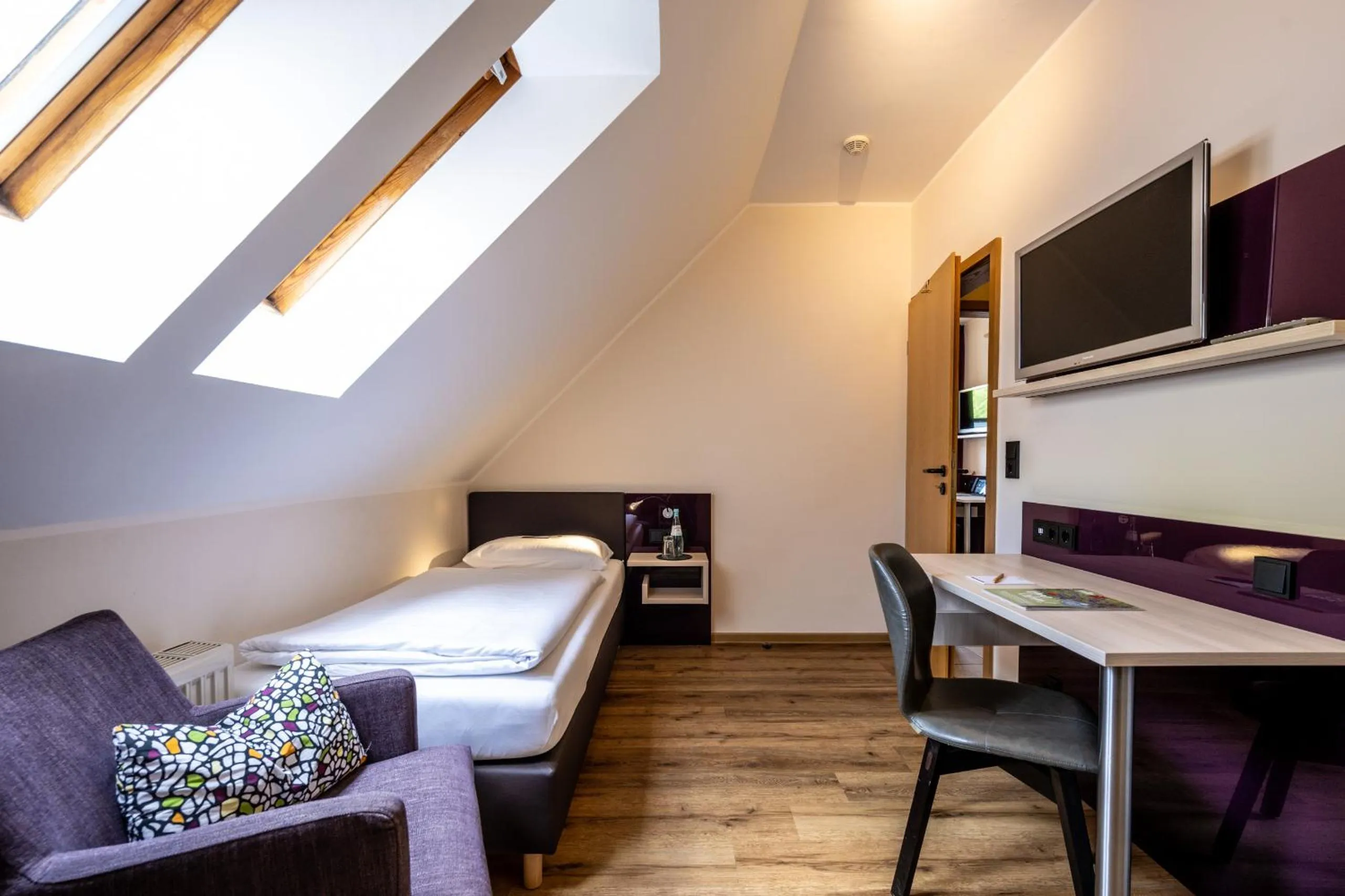 Bedroom, Bed in Weinhotel Restaurant Klostermühle