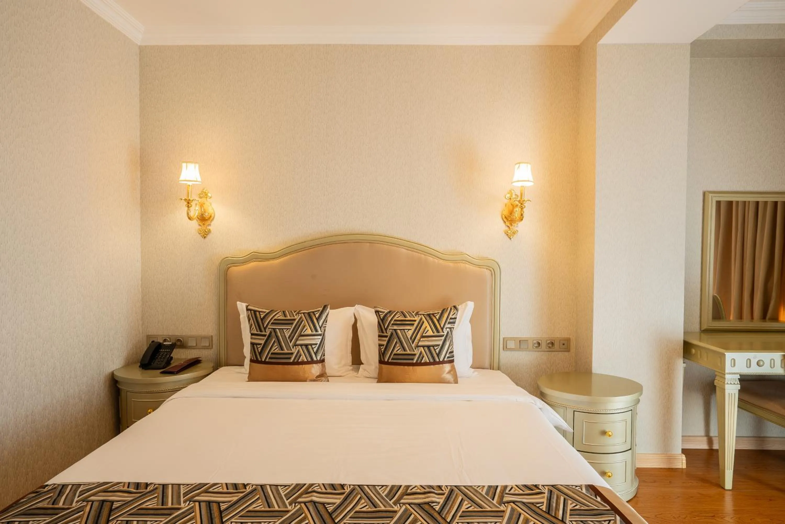 Bedroom, Bed in Panorama Lisi Grand Hotel