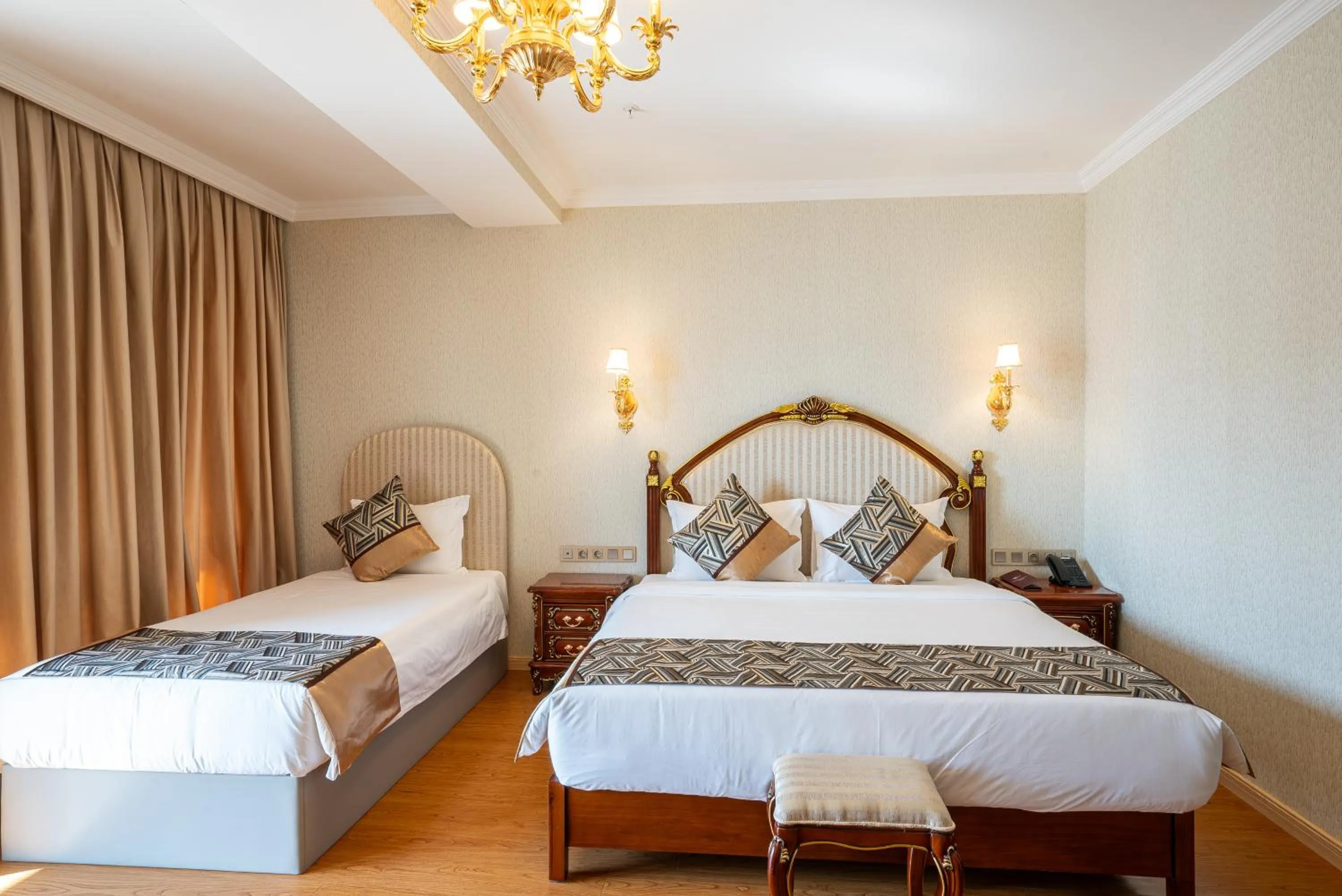 Bedroom, Bed in Panorama Lisi Grand Hotel