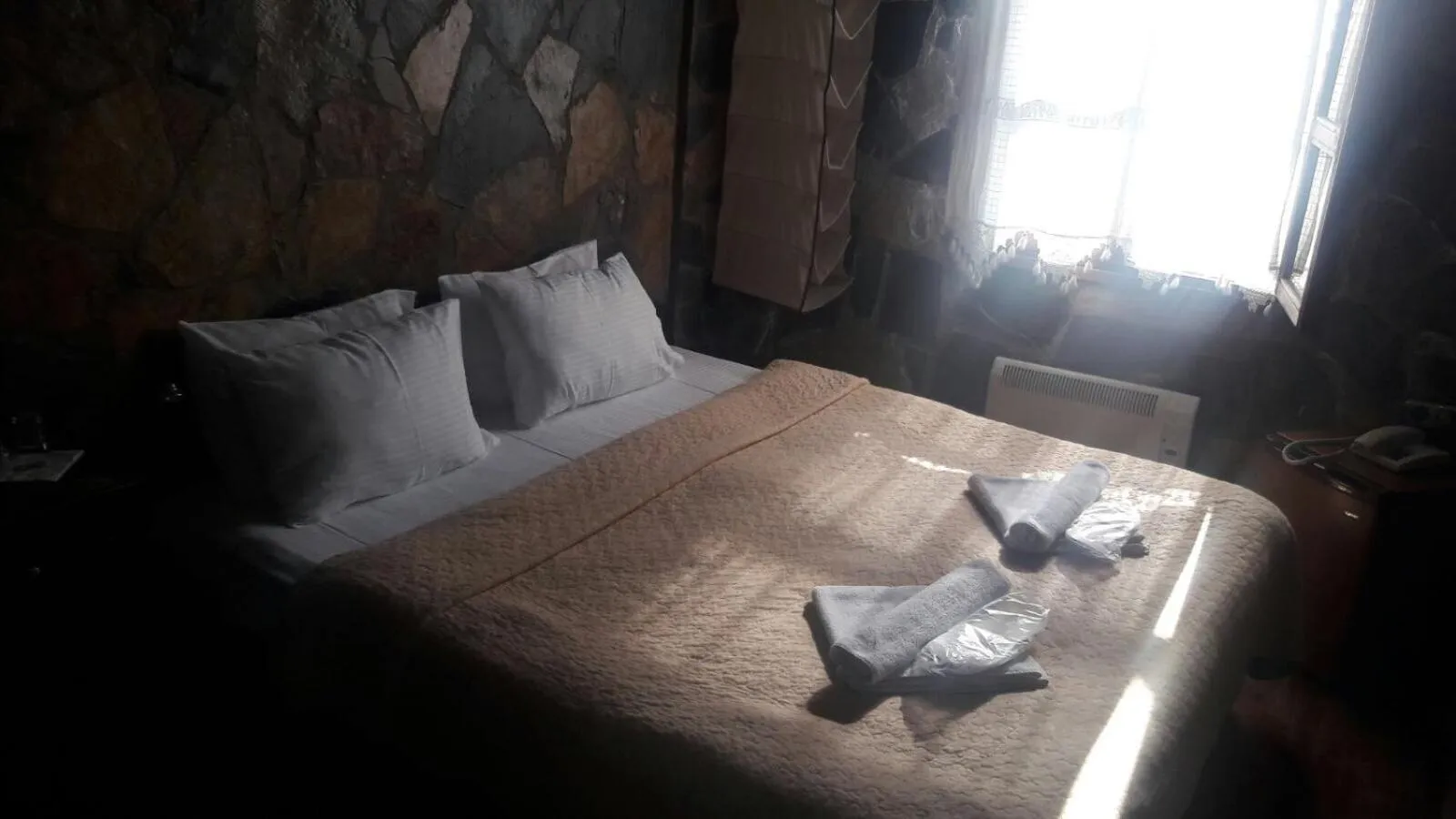 Bed in Otel Yorgo Seferis