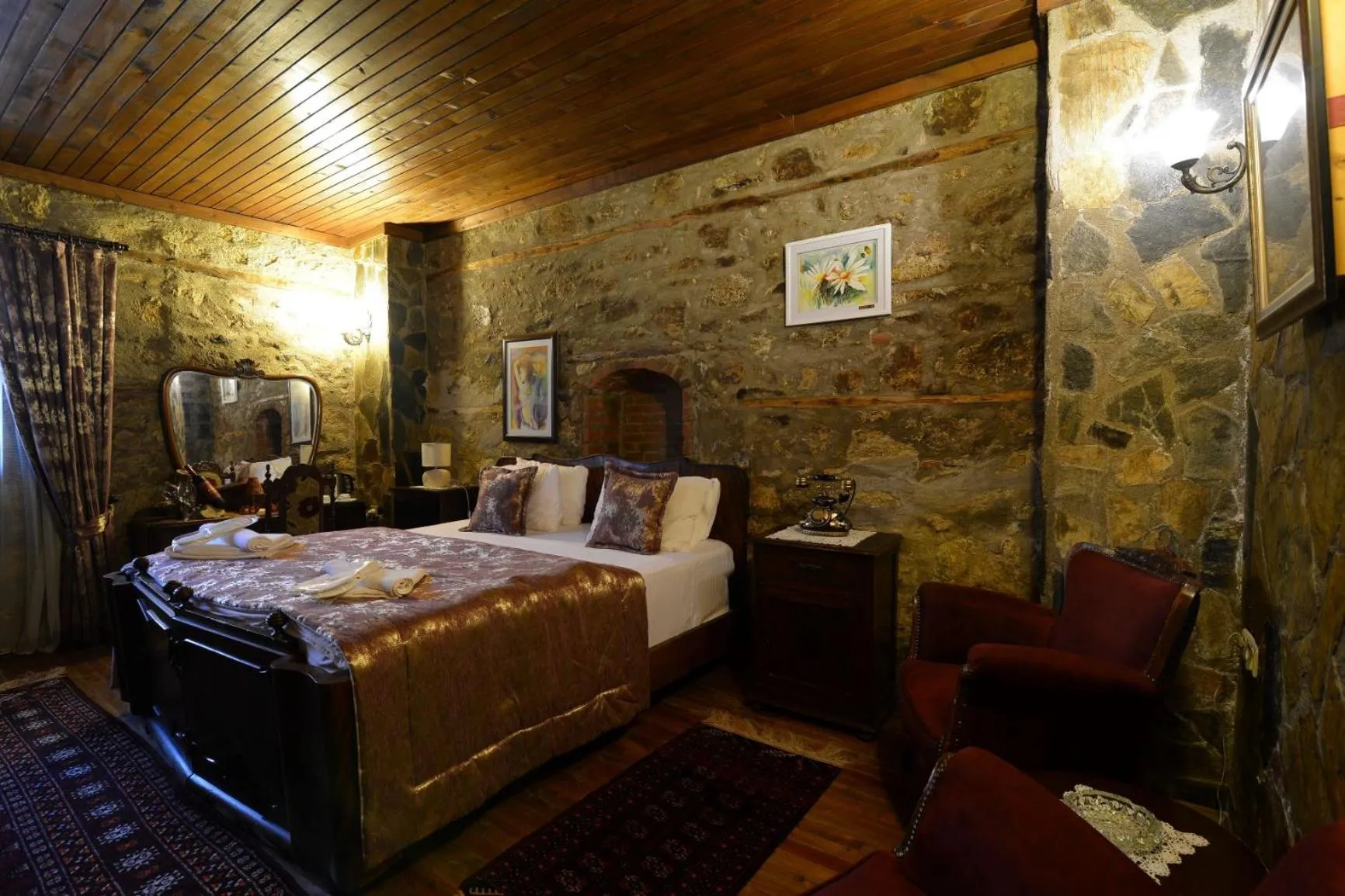 Bed in Otel Yorgo Seferis