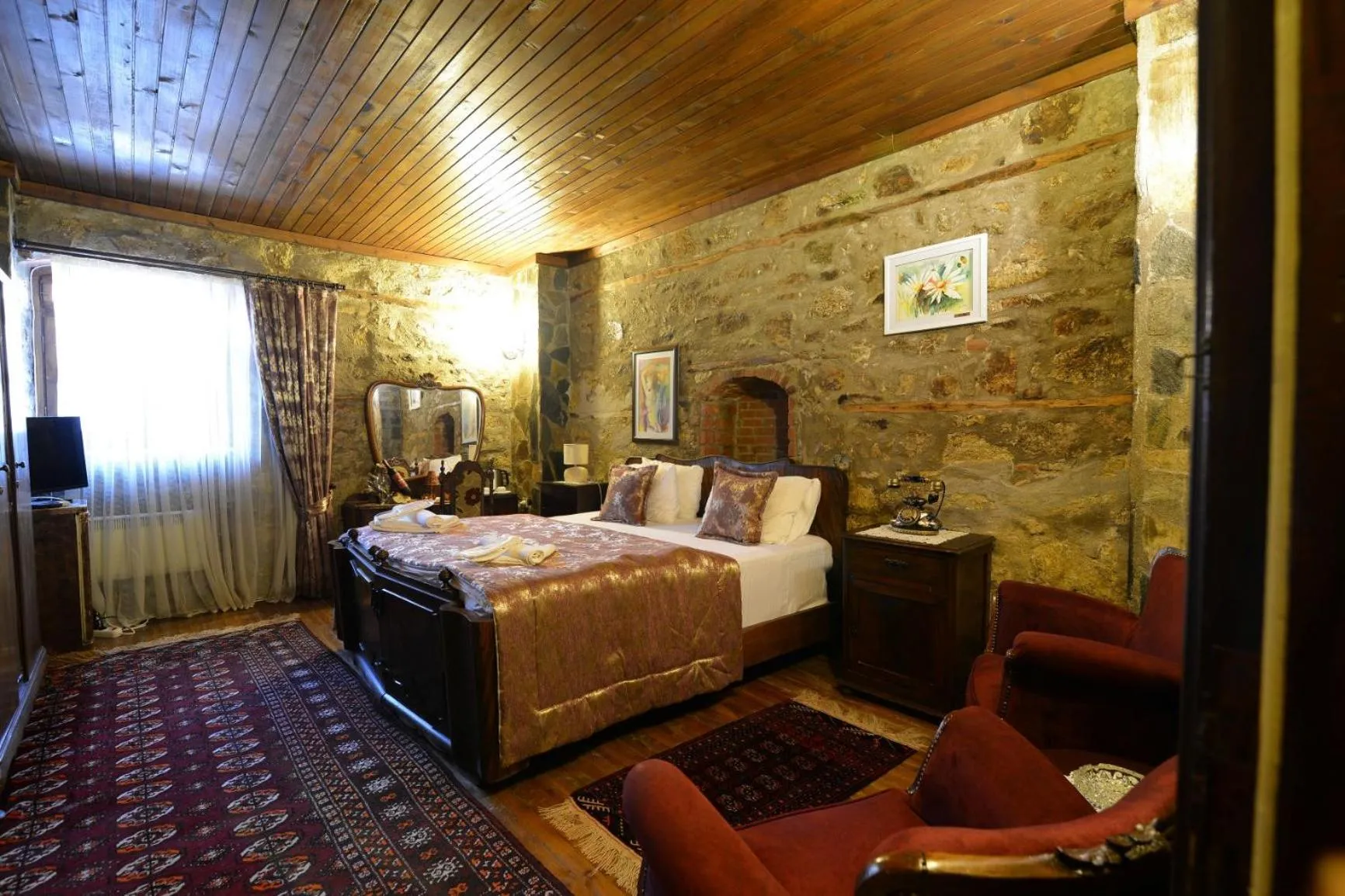 Bed in Otel Yorgo Seferis