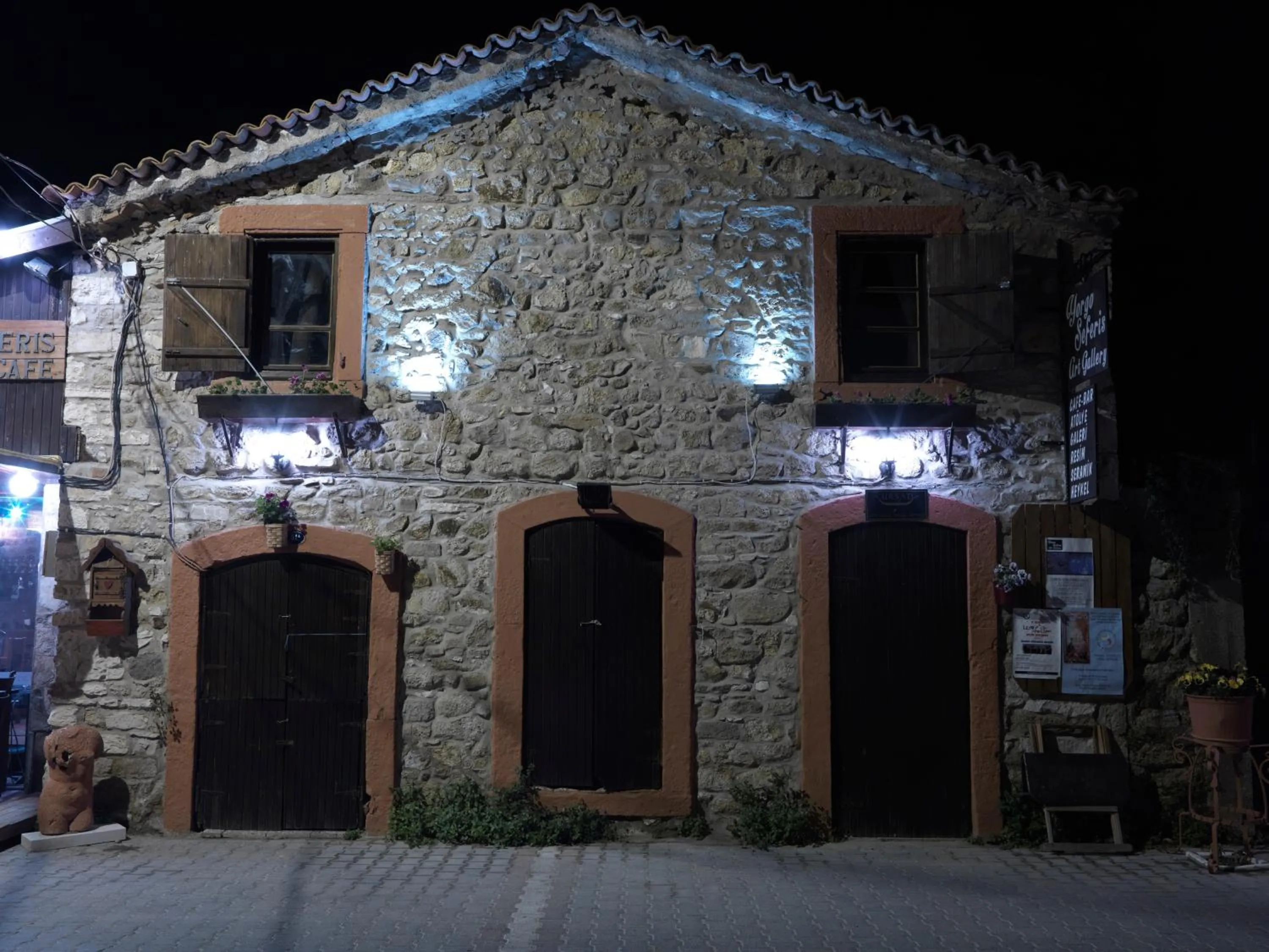 Facade/entrance in Otel Yorgo Seferis