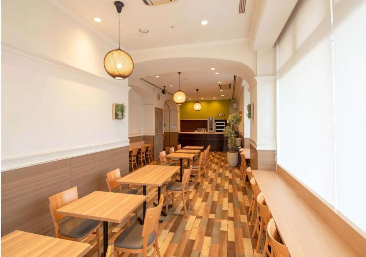 Restaurant/places to eat in Business Inn Norte