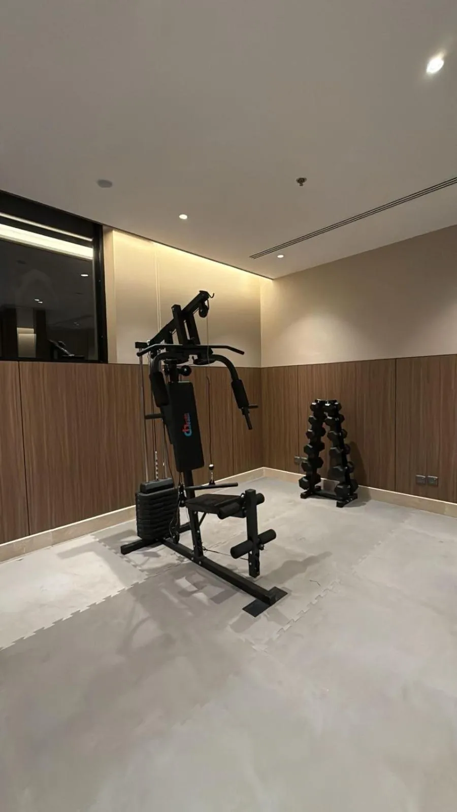 Fitness centre/facilities in Lilac Park Hotel