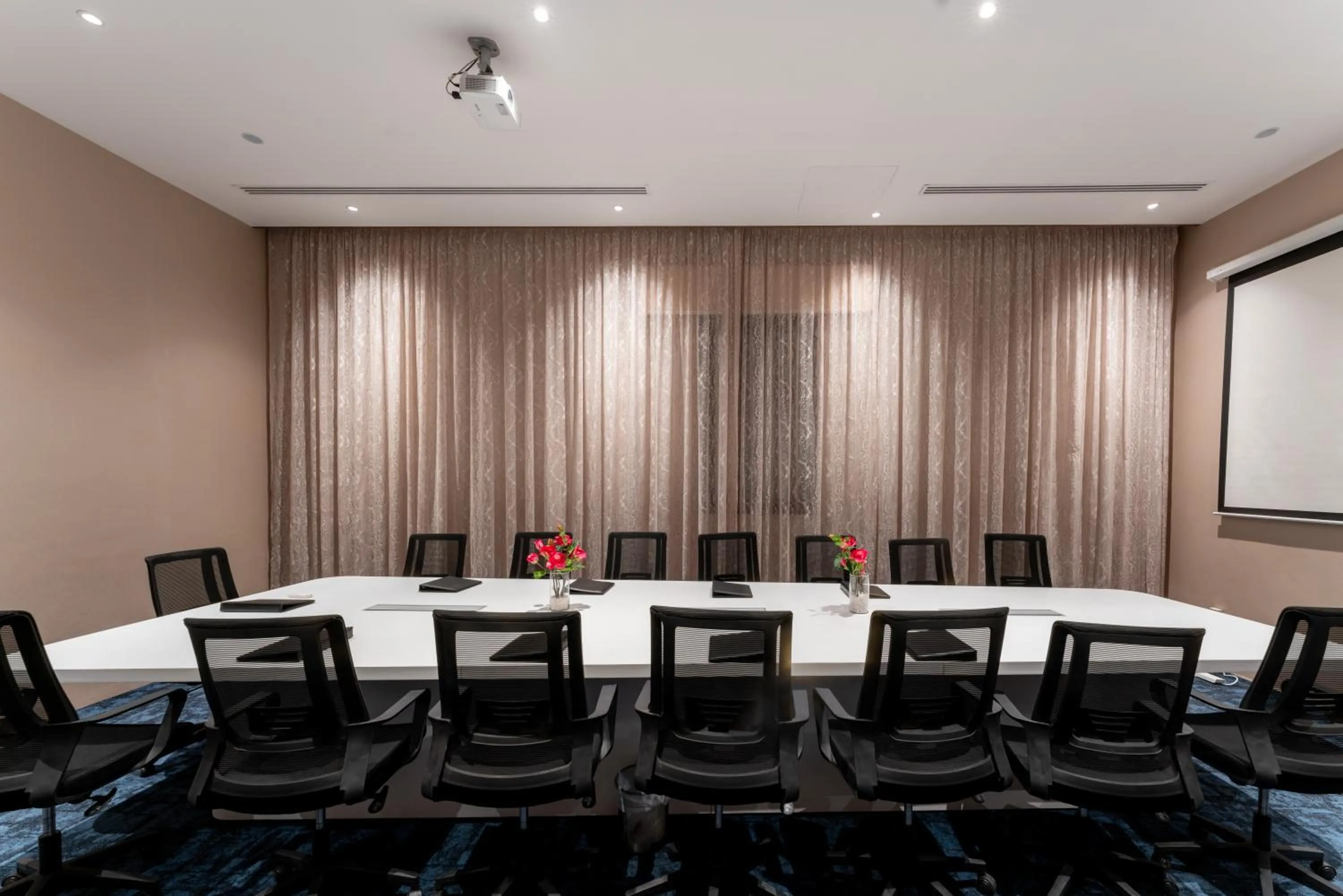 Meeting/conference room in Lilac Park Hotel