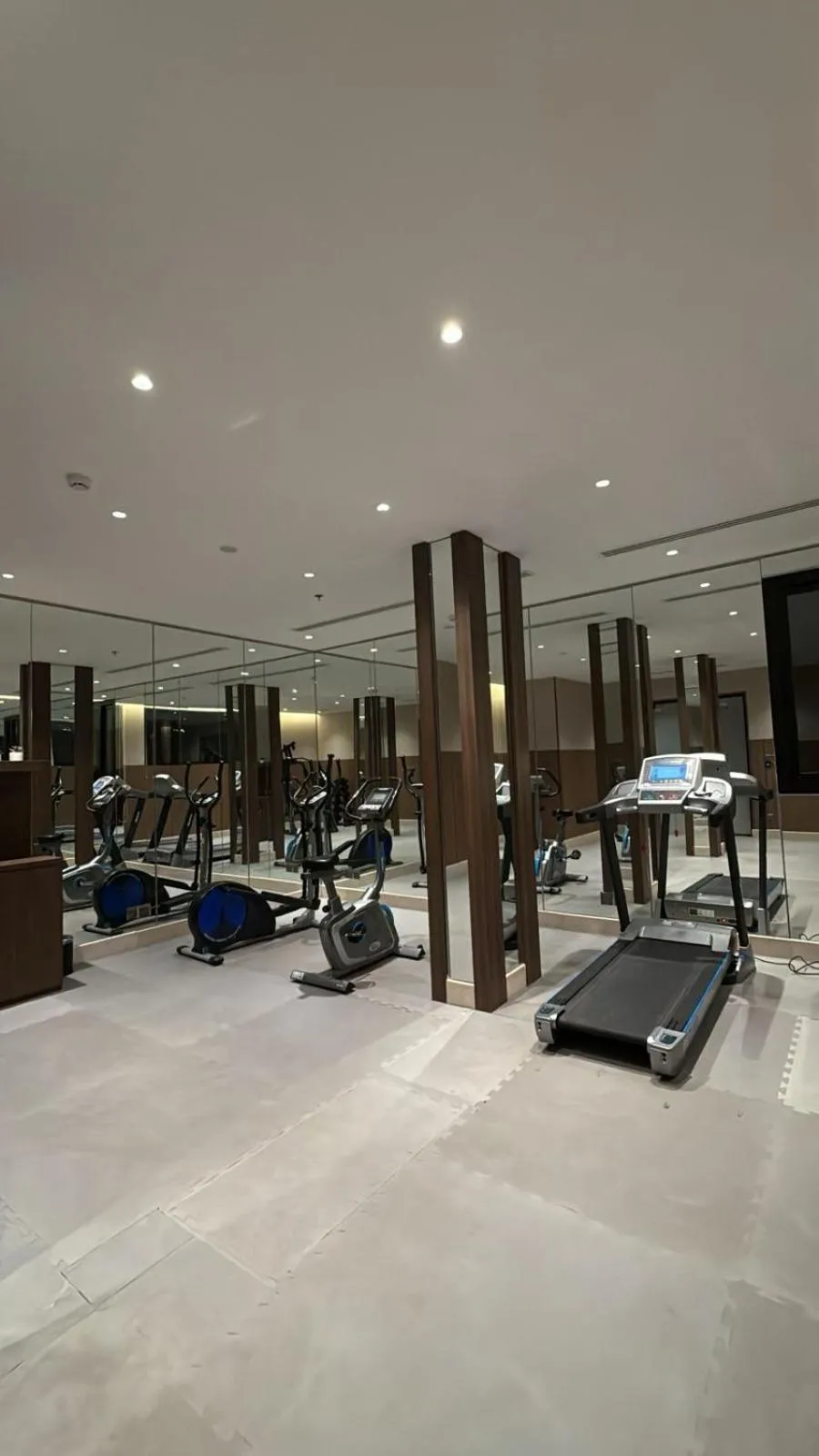 Fitness centre/facilities in Lilac Park Hotel