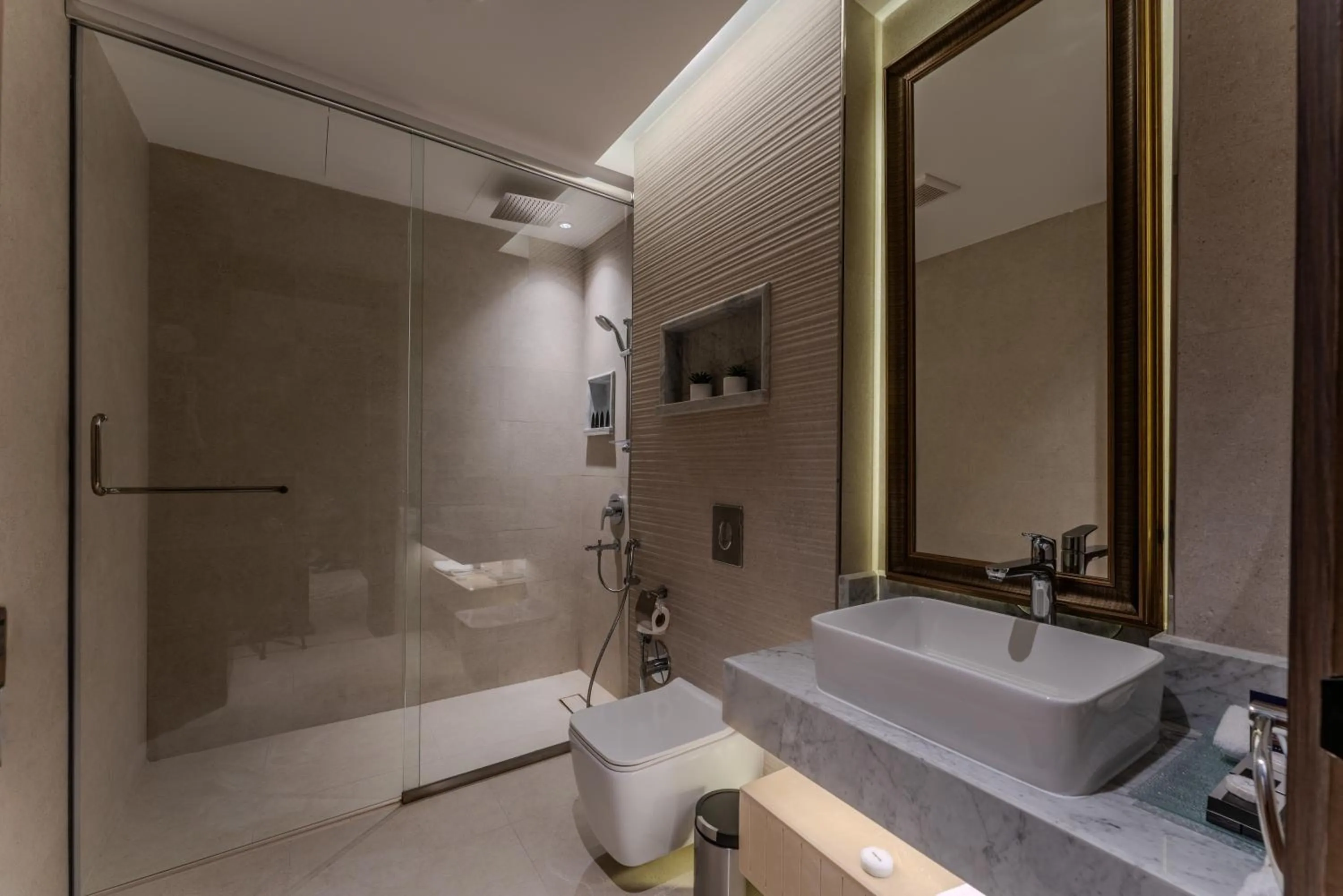 Toilet in Lilac Park Hotel