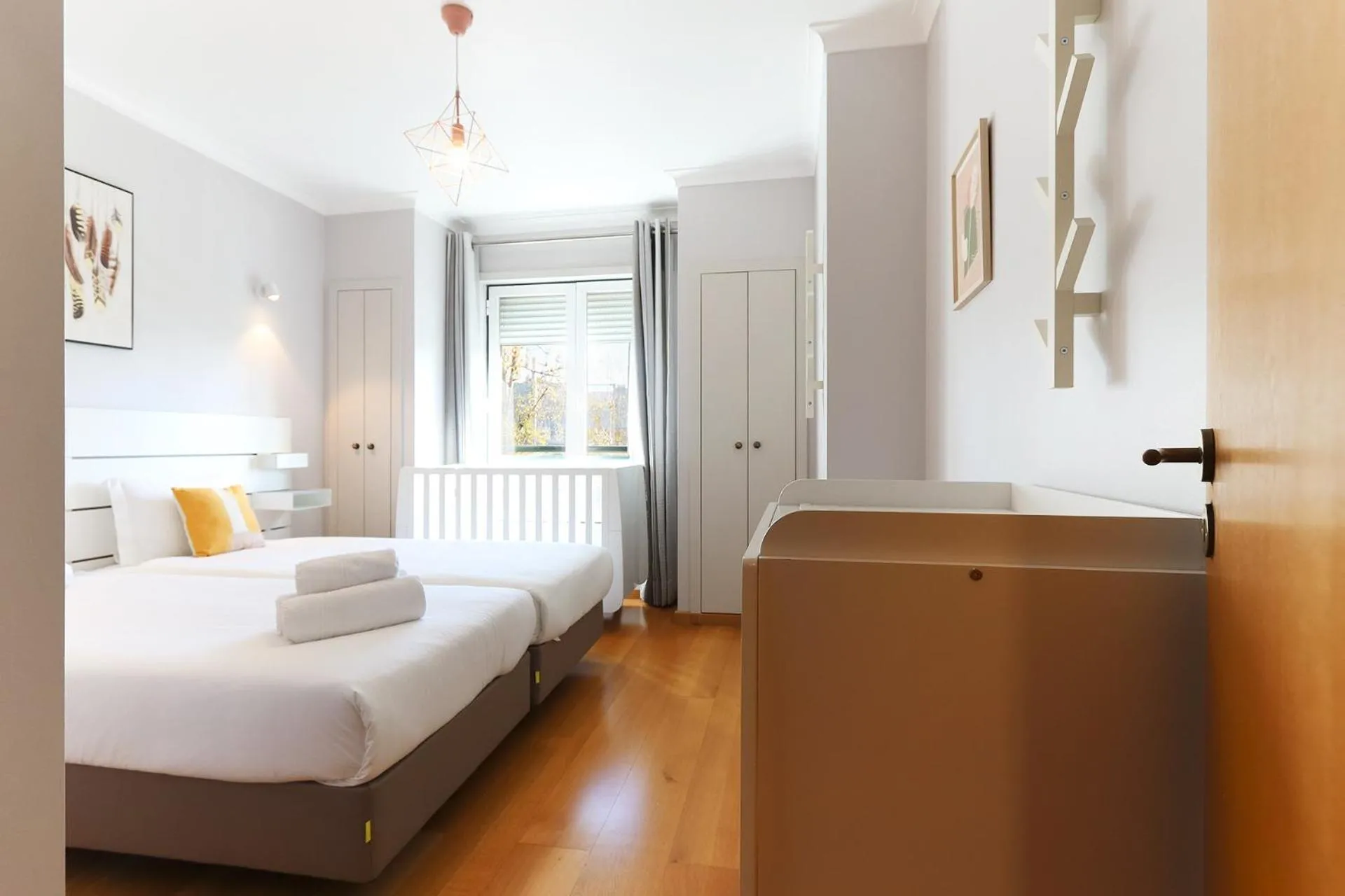 Bed in Telheiras Premium by Homing