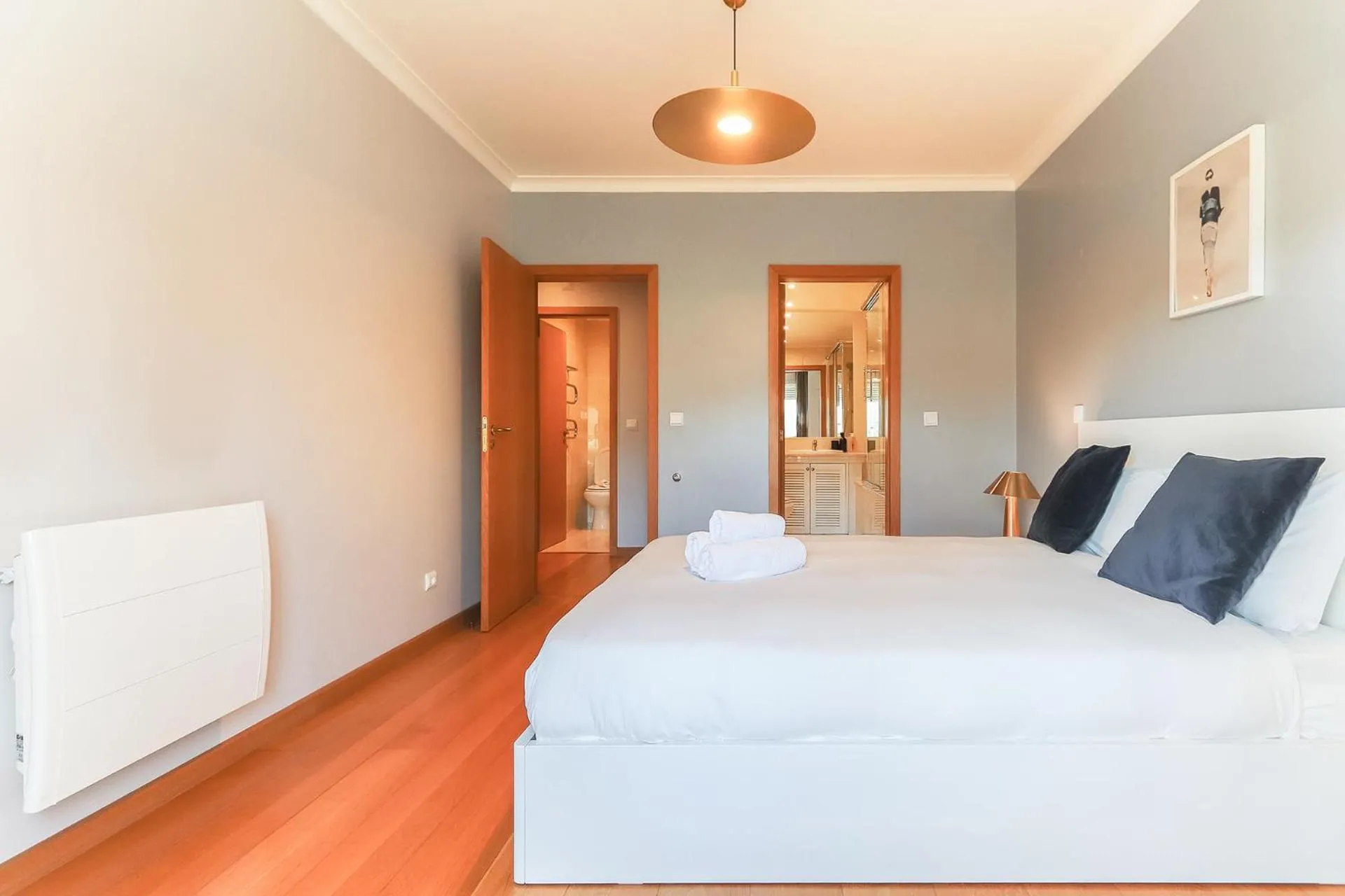 Bed in Telheiras Premium by Homing