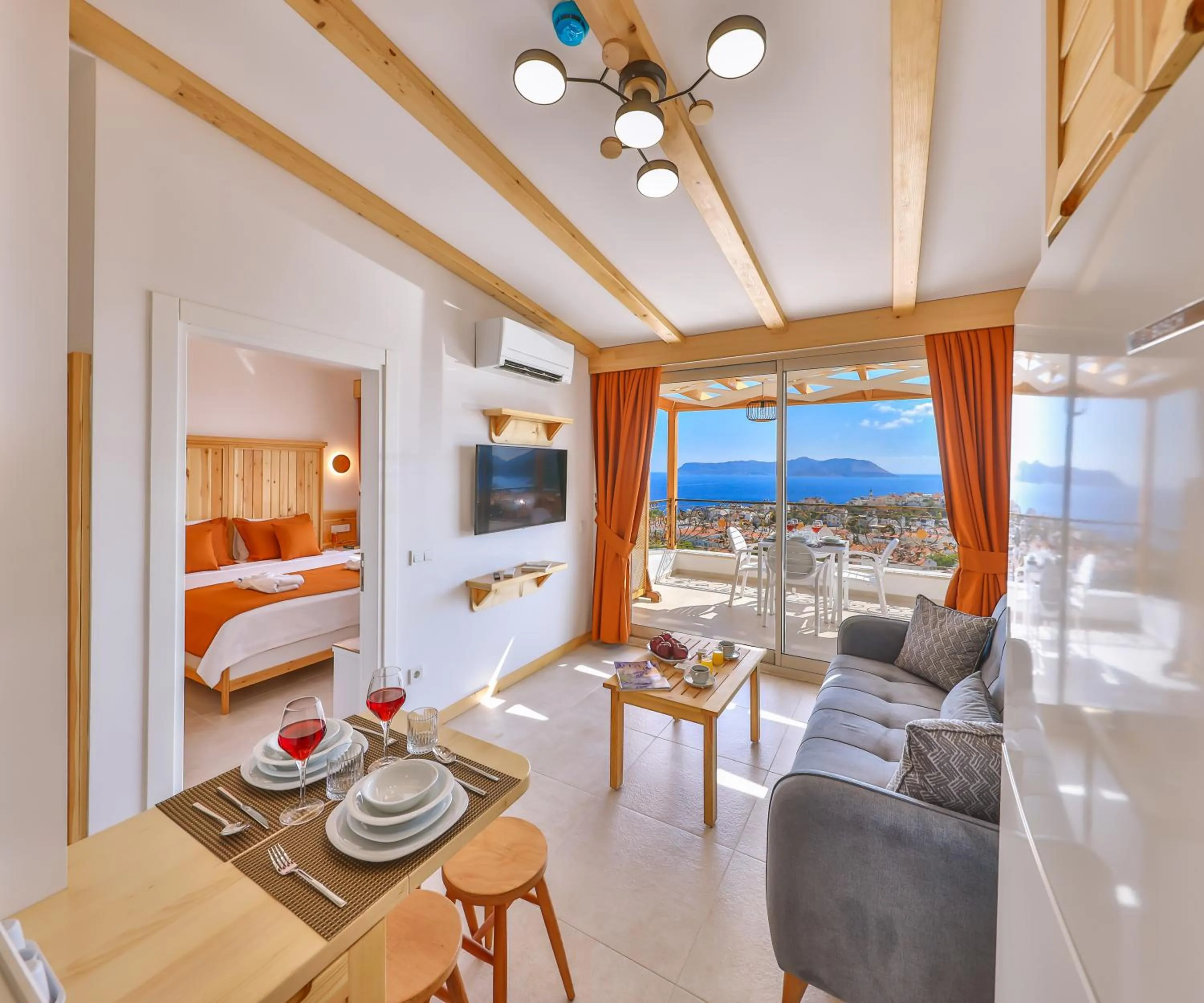 Communal lounge/ TV room in Hotel Aysima