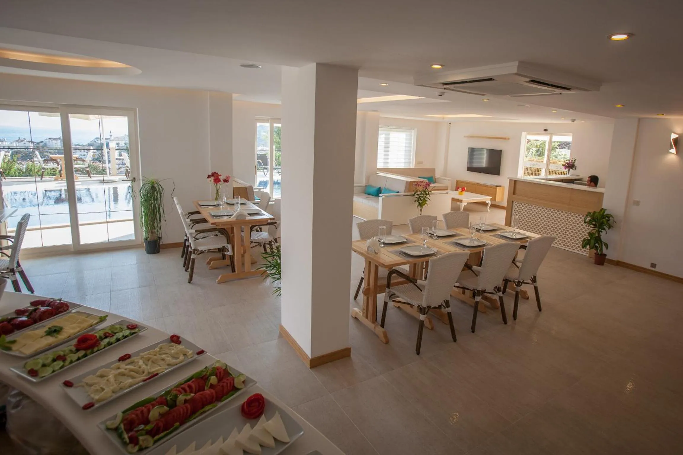 Restaurant/places to eat in Hotel Aysima