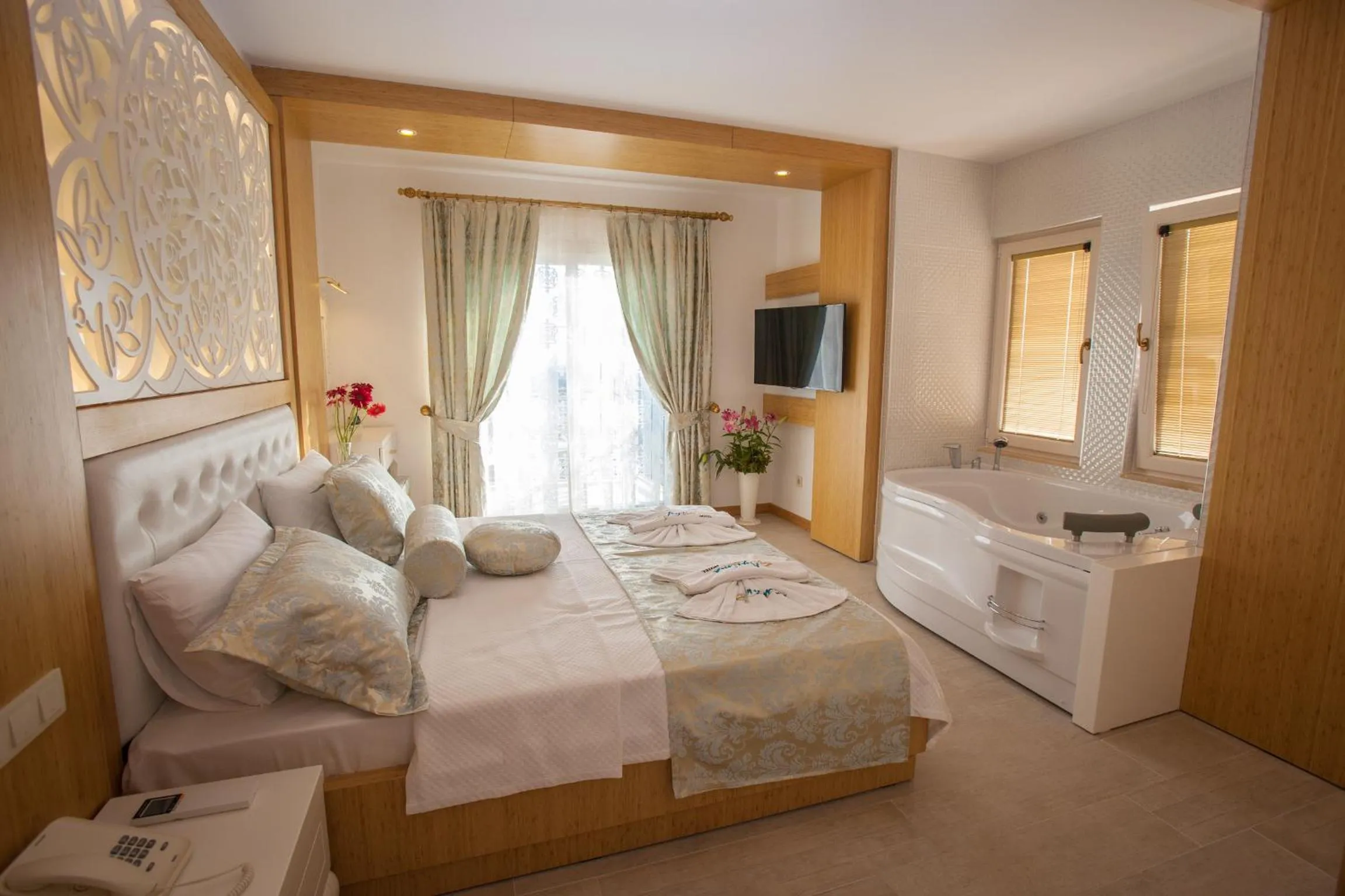 Photo of the whole room, Bed in Hotel Aysima