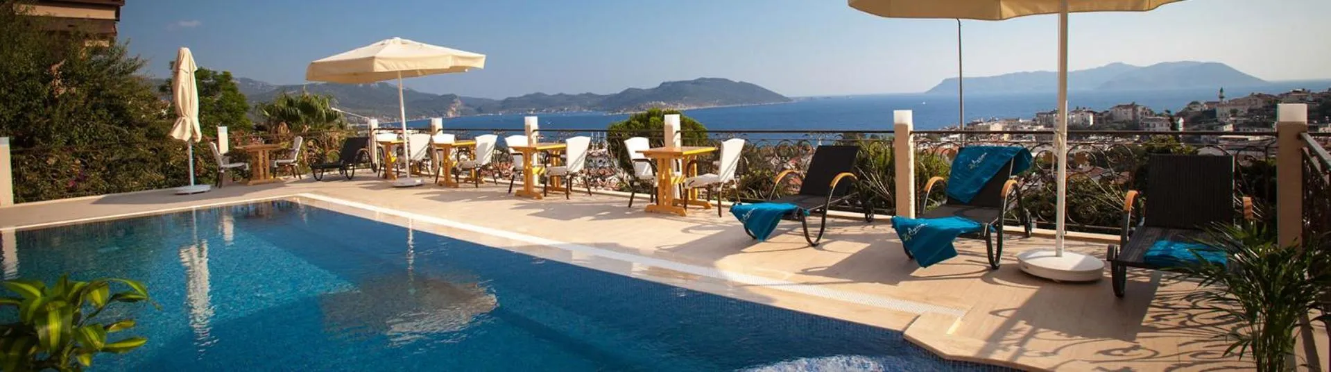 Swimming pool in Hotel Aysima