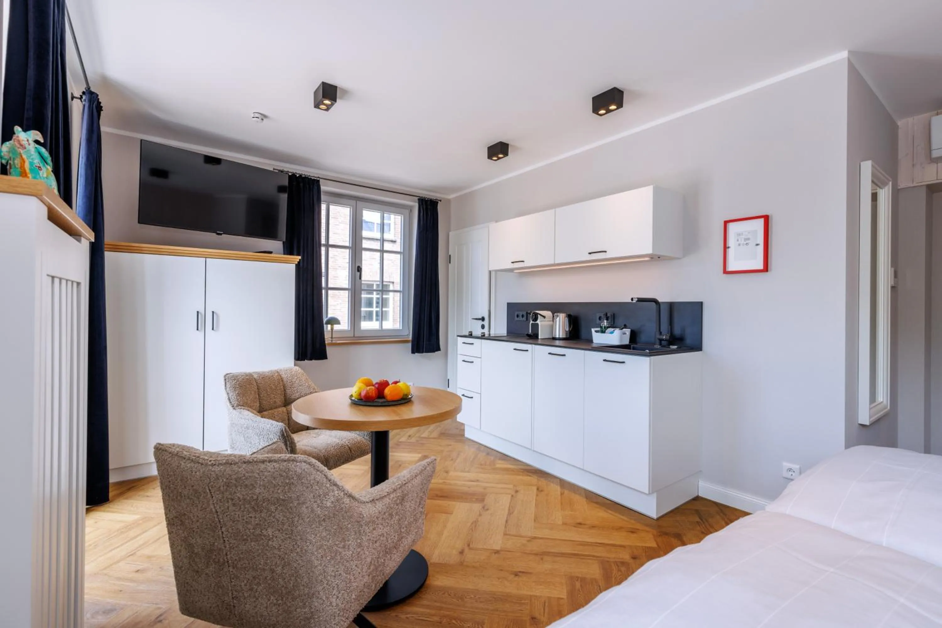 Kitchen or kitchenette, Bed in Logierhaus RheintorEins