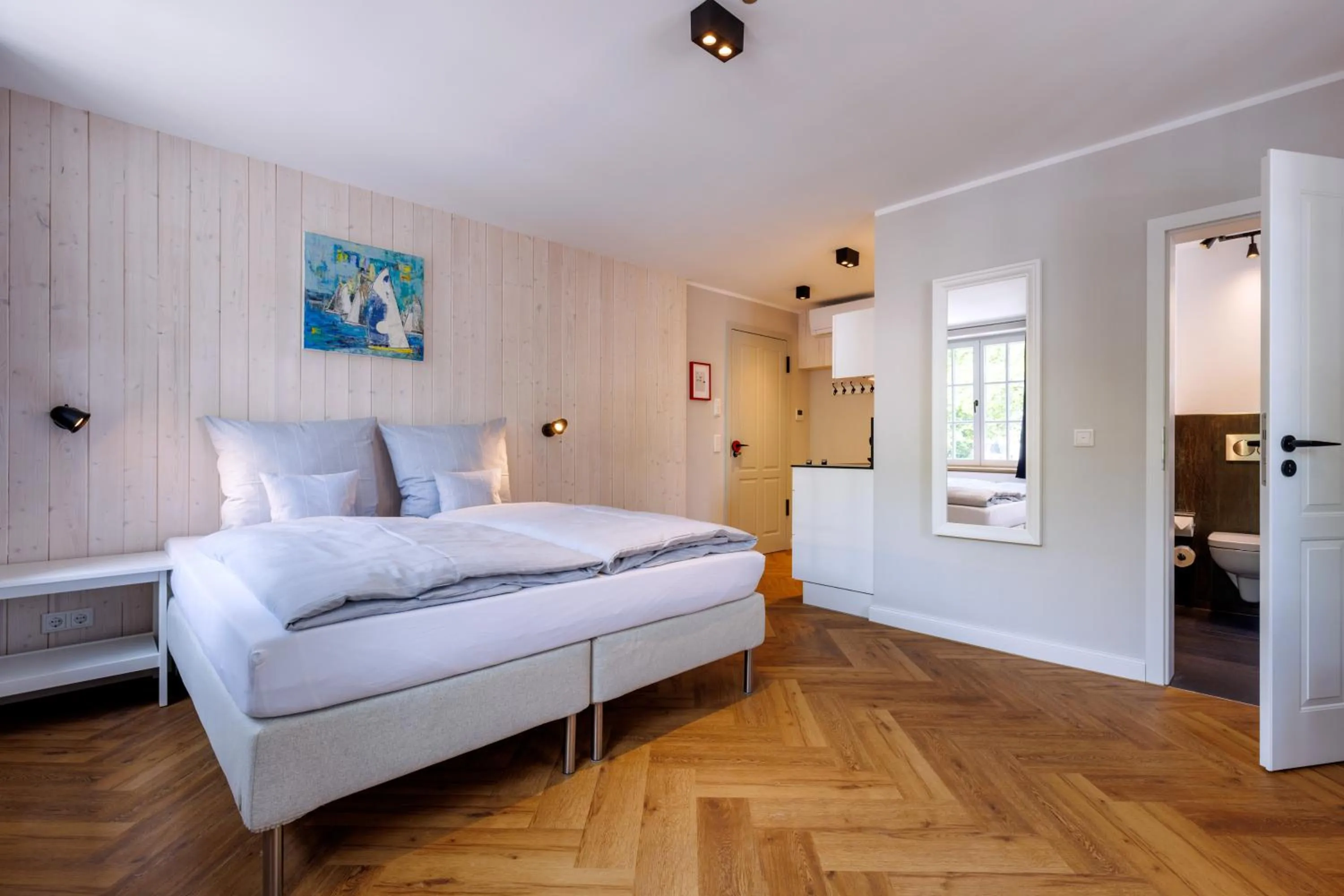 Photo of the whole room, Bed in Logierhaus RheintorEins
