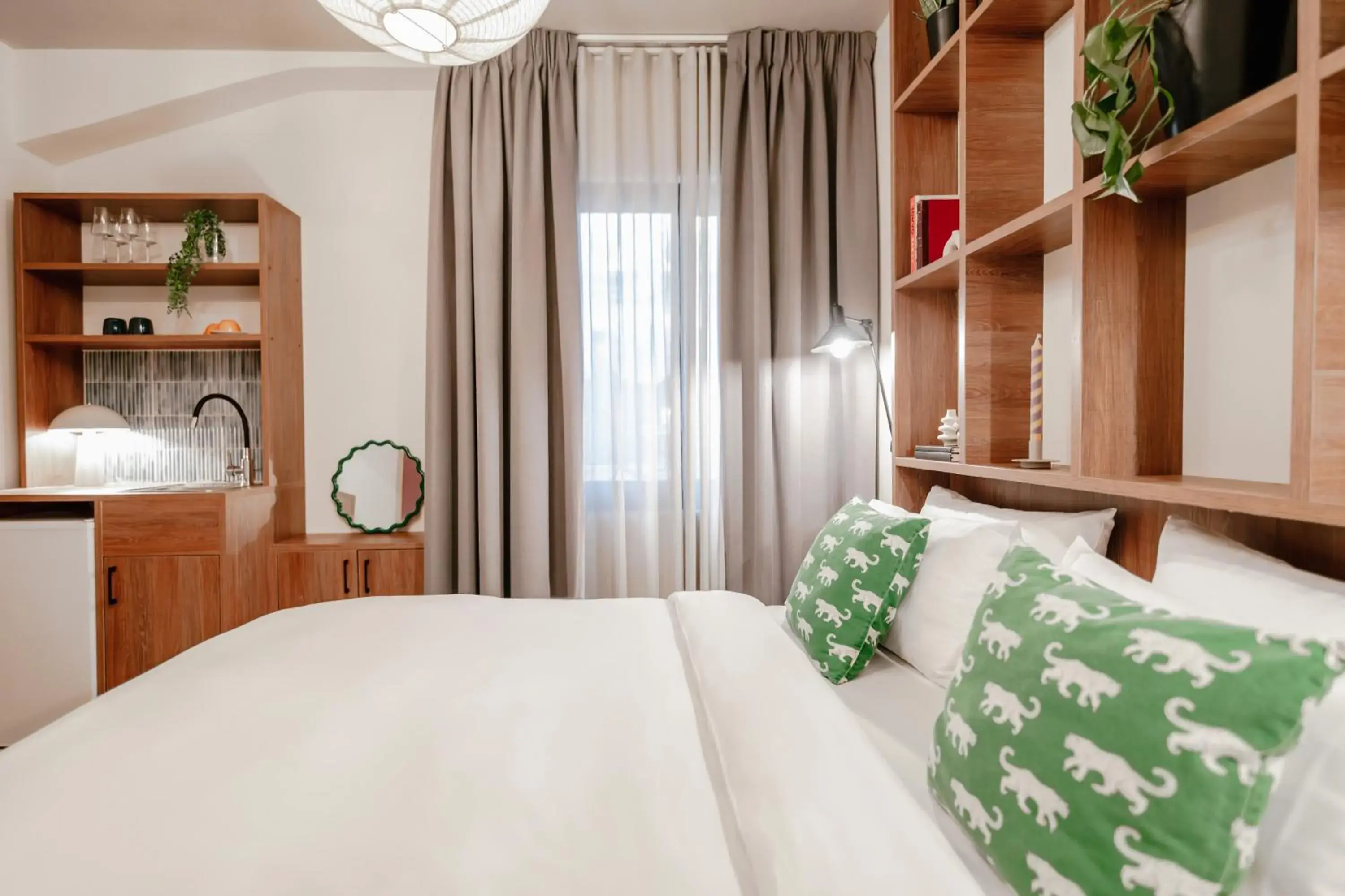 Comfort Double Room with Window in Next door Athens Comfort Double Room with Window in Next door Athens