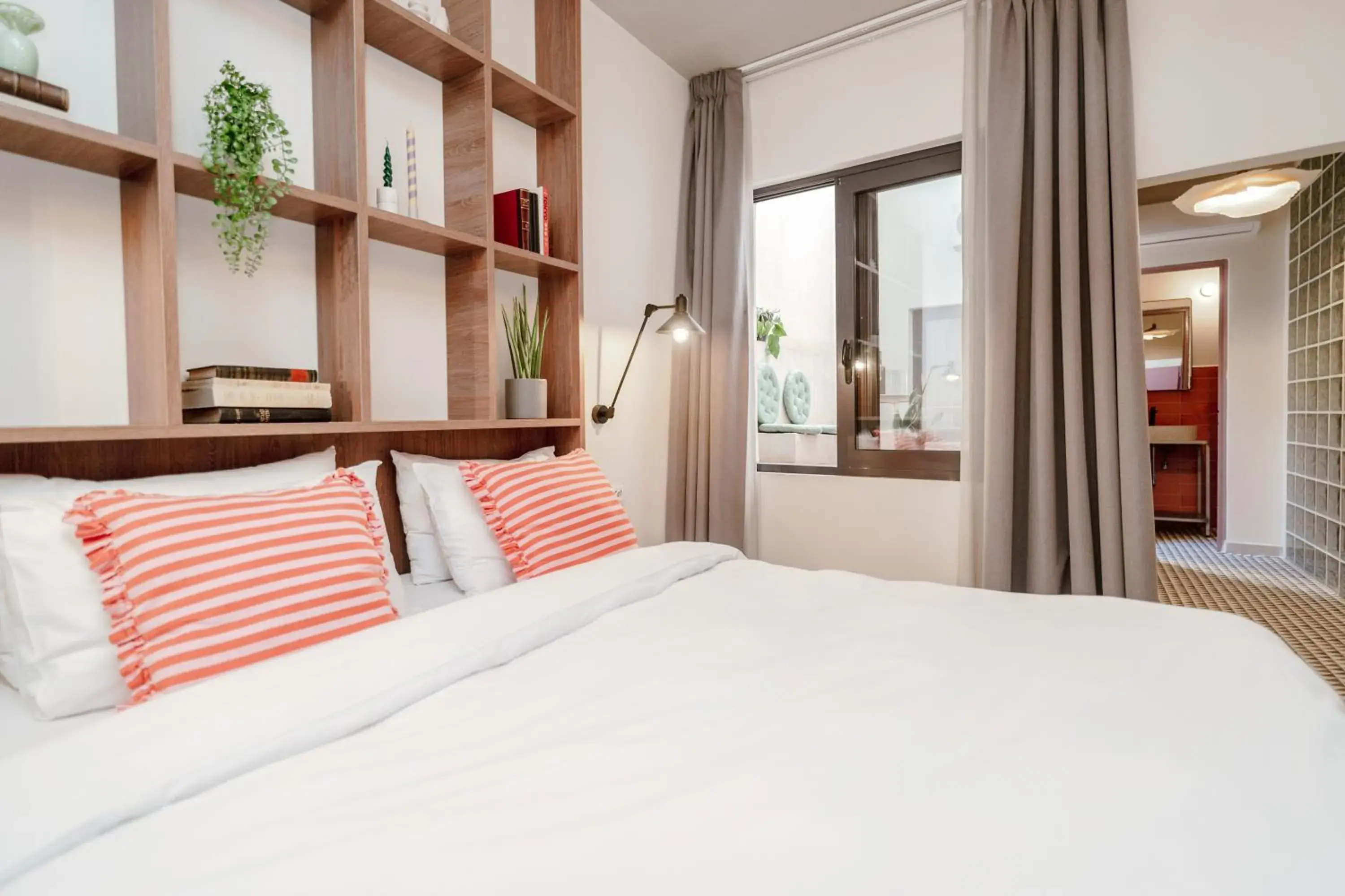 Elegant Double Room with Window in Next door Athens Elegant Double Room with Window in Next door Athens