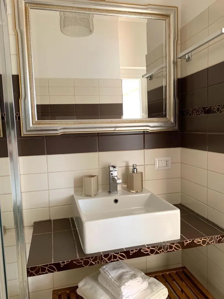 Shower in Aurelia House Garden