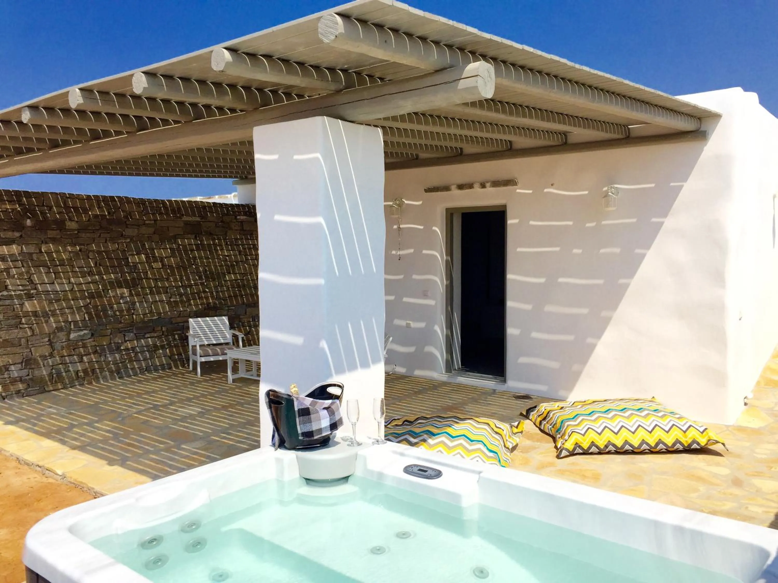 Hot Tub in Paros Afrodite Luxury Villas