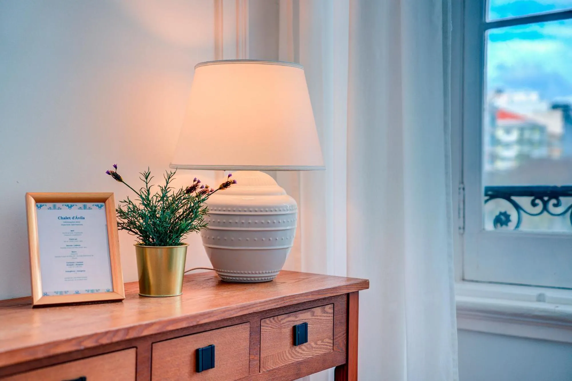 Decorative detail in Chalet D´Ávila Guest House