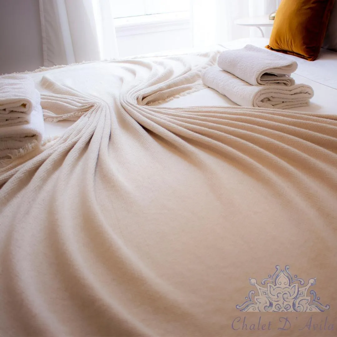 Decorative detail, Bed in Chalet D´Ávila Guest House