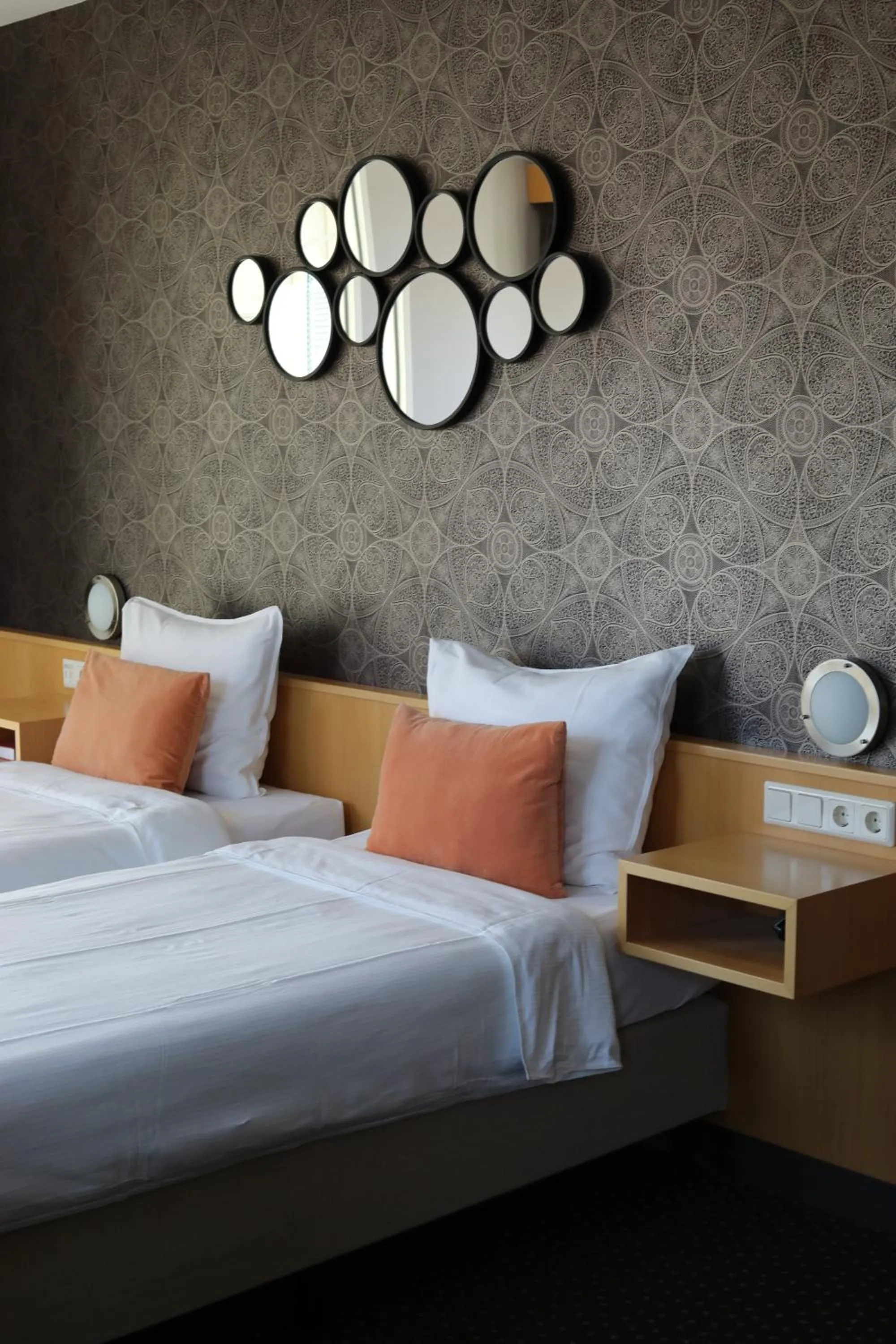 Twin Room with Private Bathroom in Hotel Aalsmeer